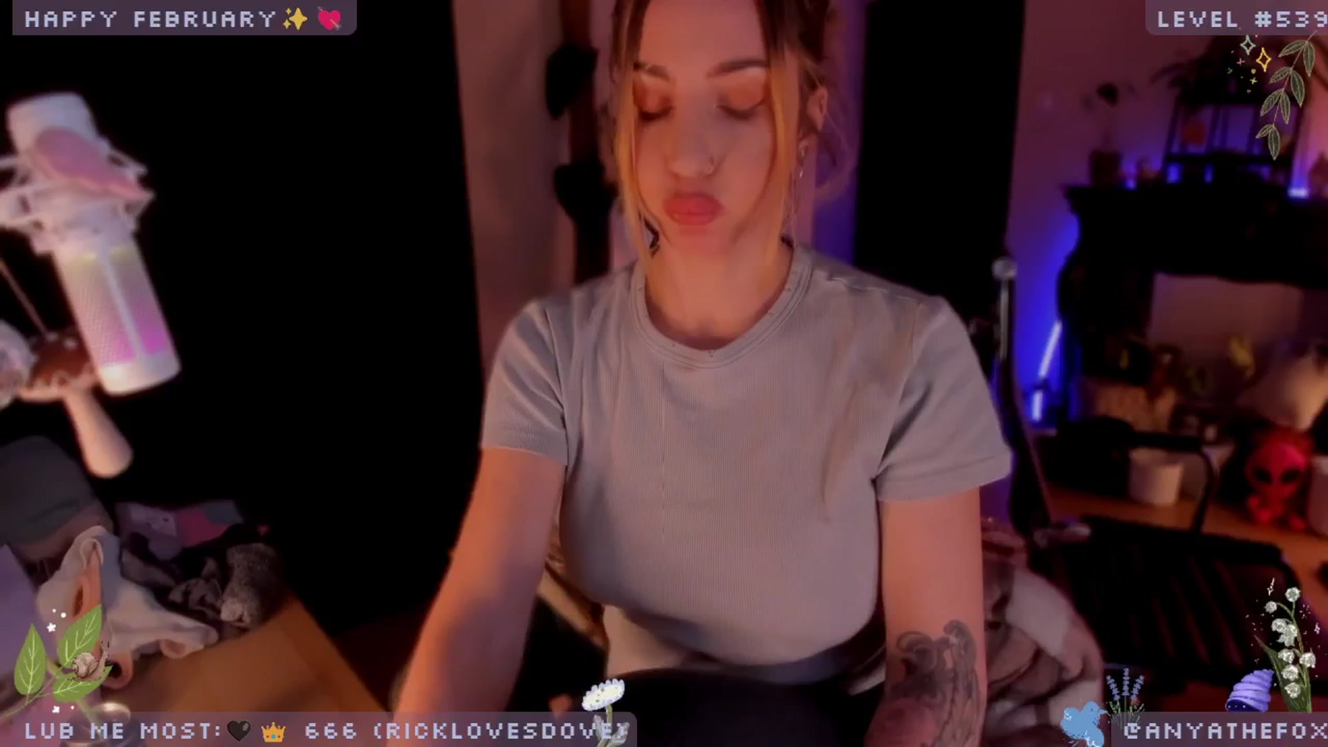 Gallery image thumbnail from LoveDove's myfreecams stream on, 02/23/2025, 10:00 image 19 of 20