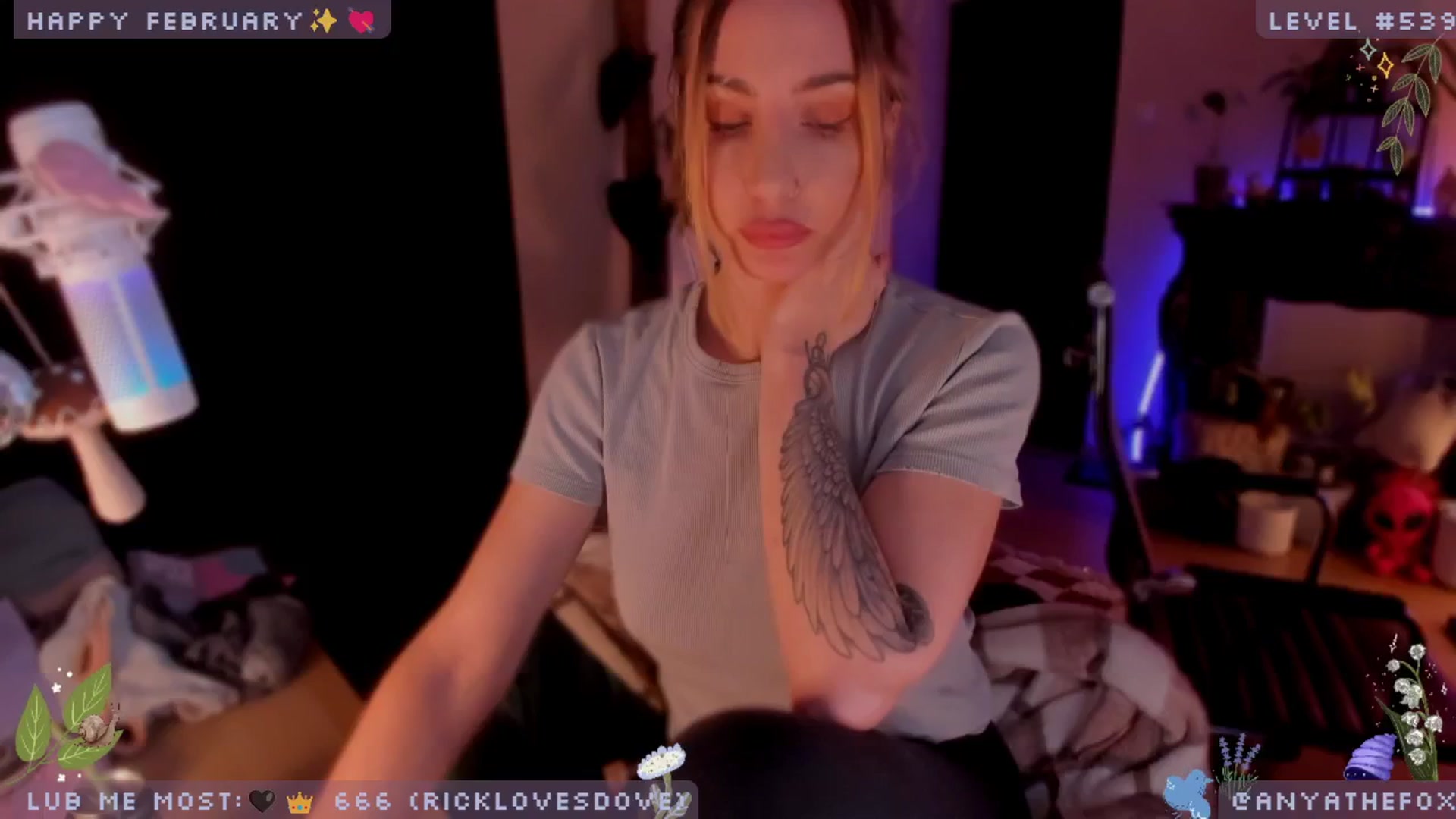 Gallery image thumbnail from LoveDove's myfreecams stream on, 02/23/2025, 10:00 image 18 of 20