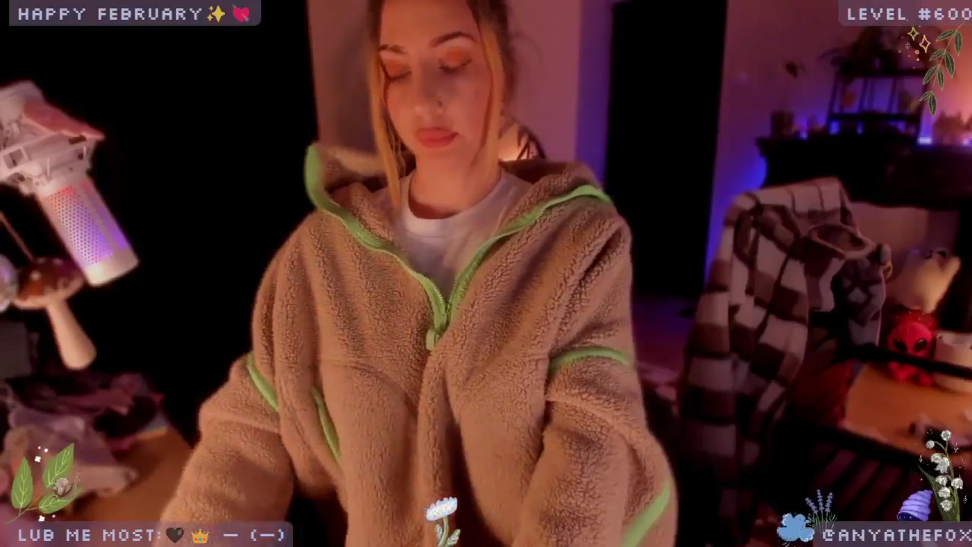 Gallery image thumbnail from LoveDove's myfreecams stream on, 02/25/2025, 07:53 image 15 of 20