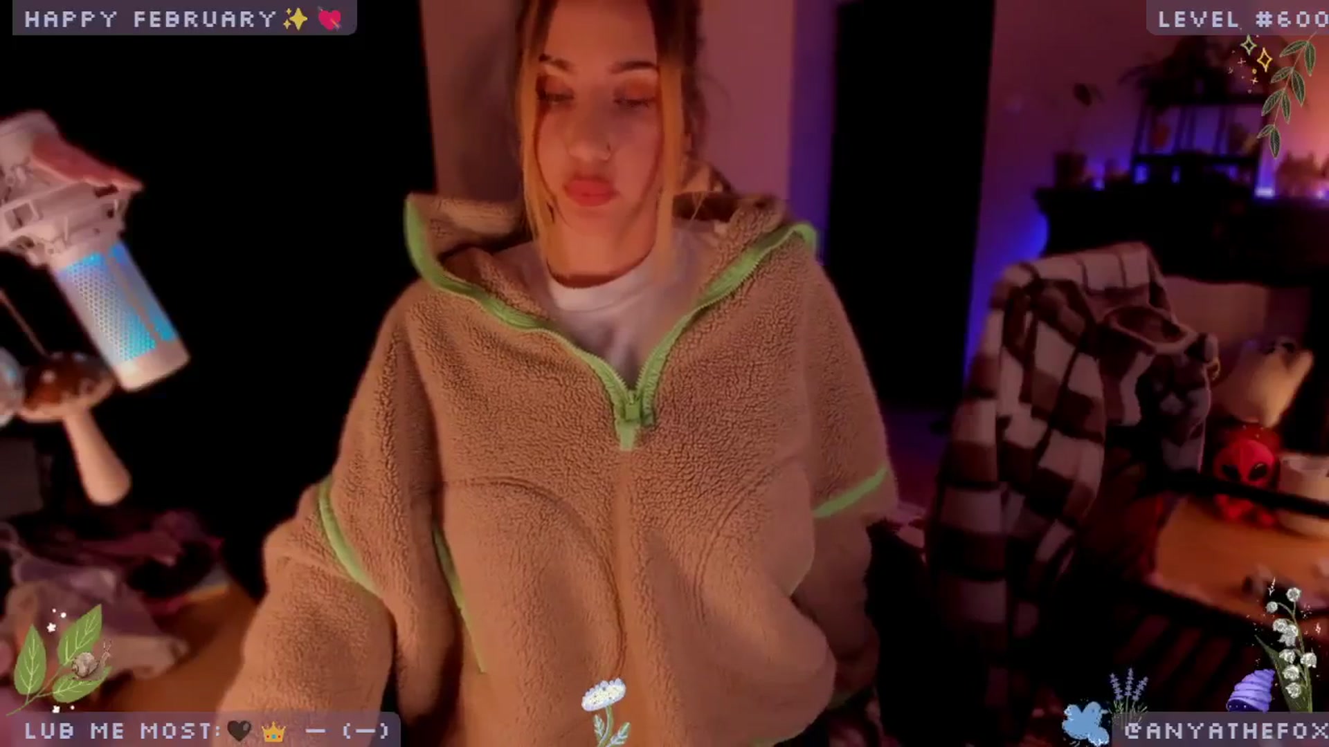 Gallery image thumbnail from LoveDove's myfreecams stream on, 02/25/2025, 07:53 image 11 of 20
