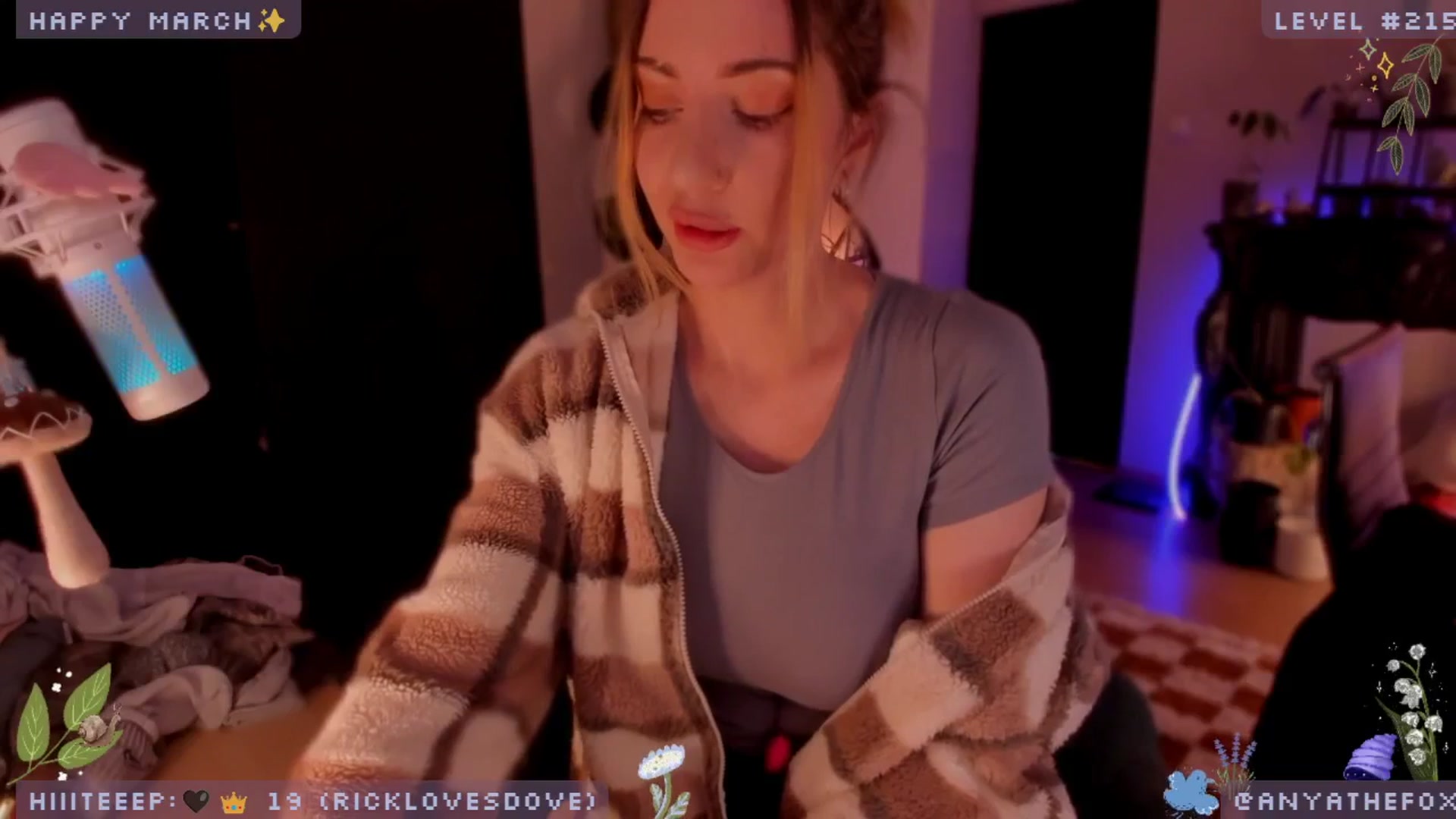 Gallery image thumbnail from LoveDove's myfreecams stream on, 03/08/2025, 08:33 image 10 of 20