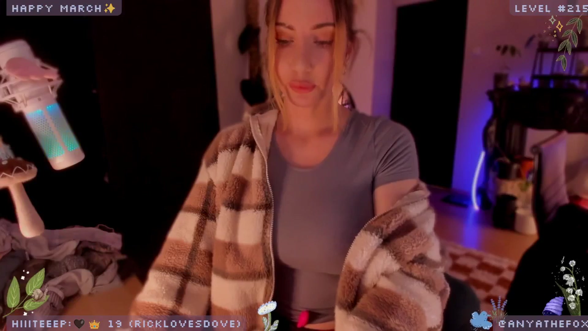 Gallery image thumbnail from LoveDove's myfreecams stream on, 03/08/2025, 08:33 image 13 of 20