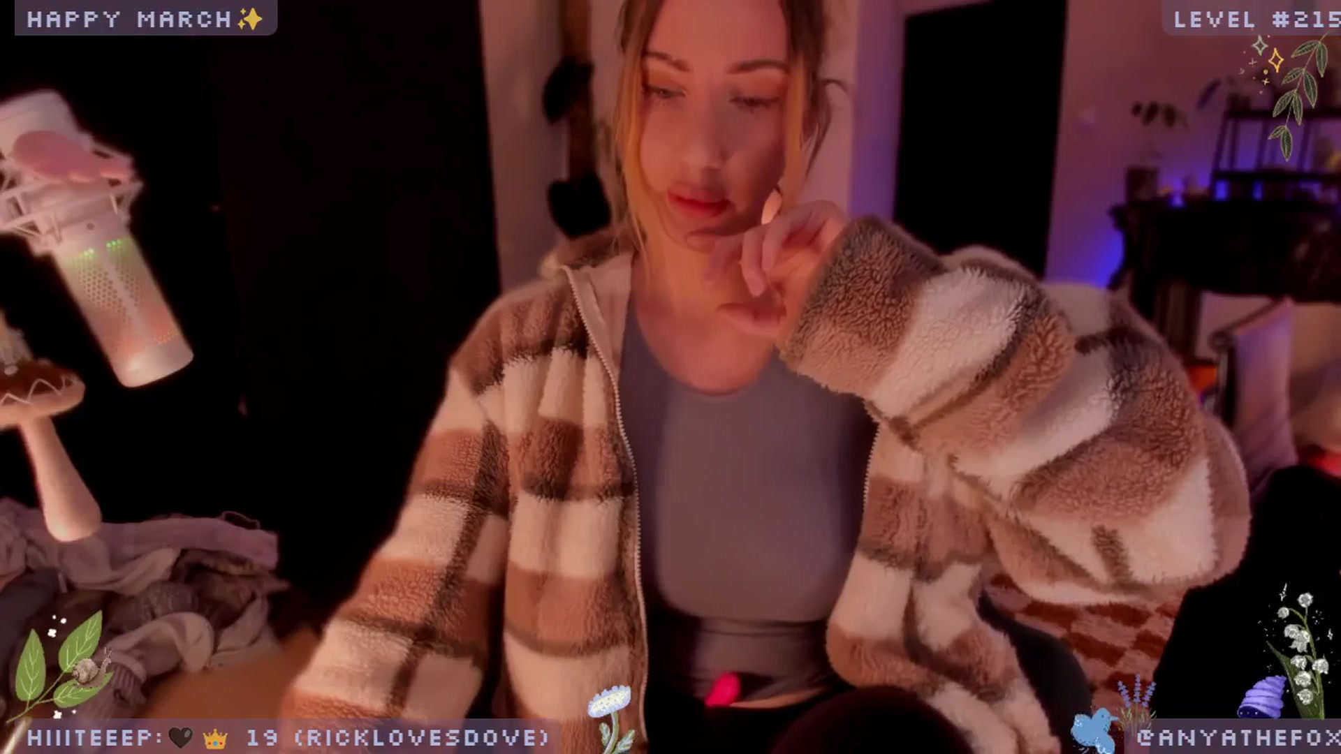 Gallery image thumbnail from LoveDove's myfreecams stream on, 03/08/2025, 08:33 image 11 of 20
