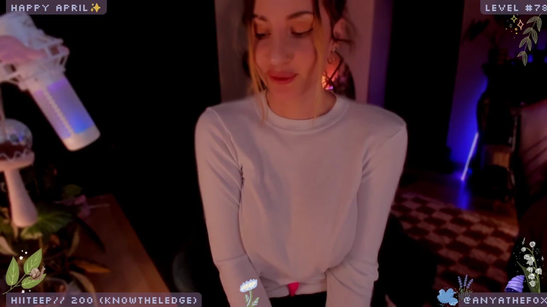 Gallery image thumbnail from LoveDove's myfreecams stream on, 04/01/2025, 08:54 image 12 of 20