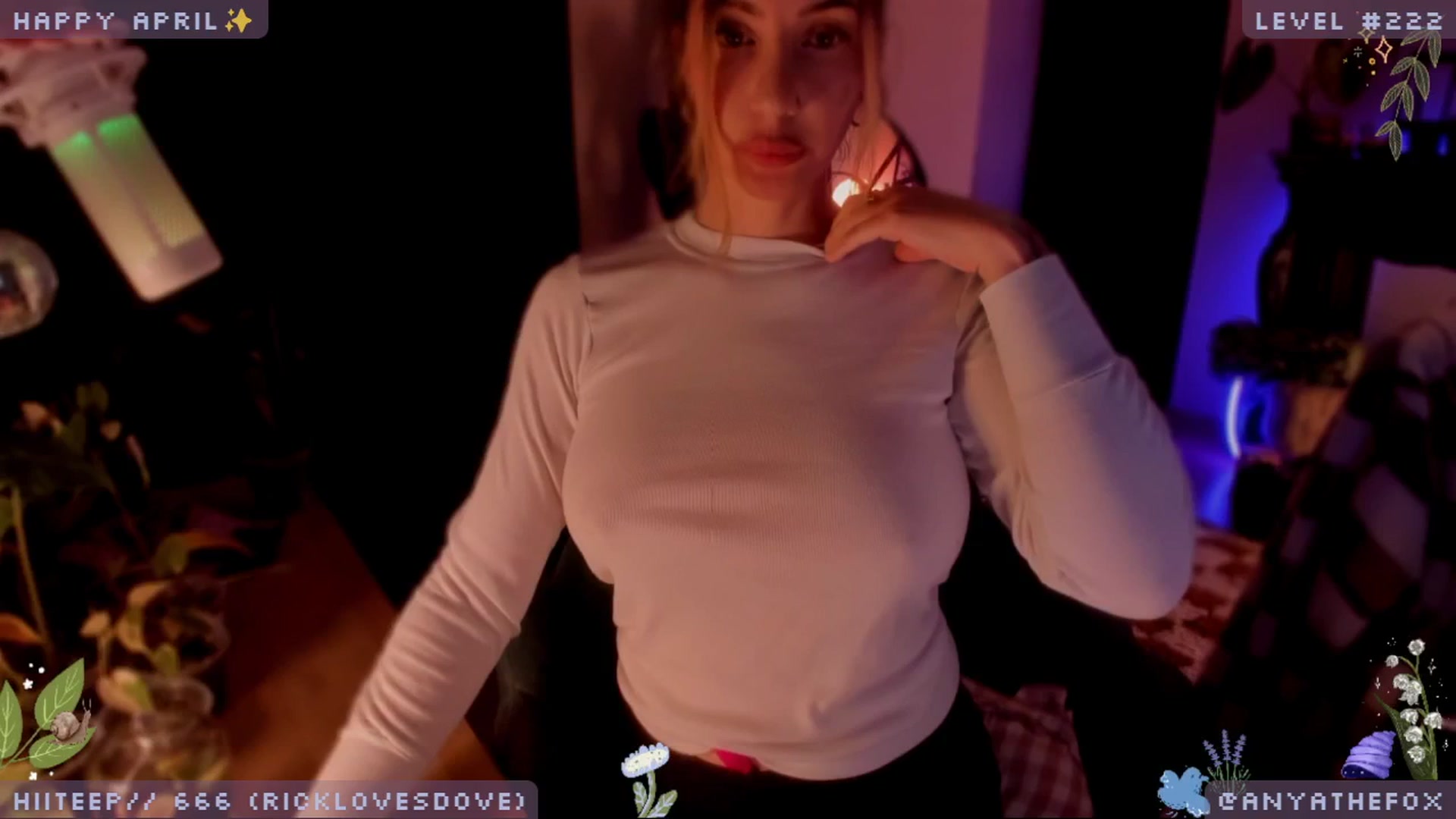 Gallery image thumbnail from LoveDove's myfreecams stream on, 04/13/2025, 07:54 image 17 of 20