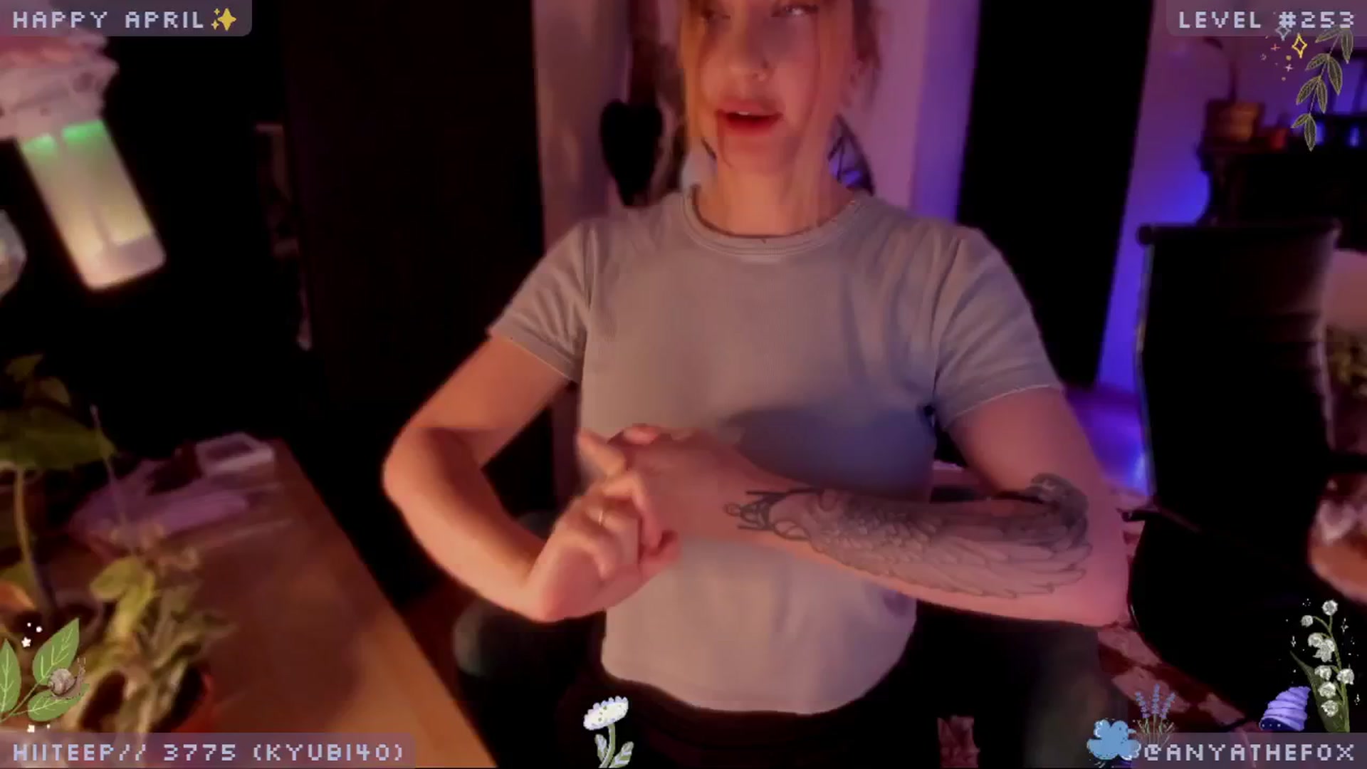 Gallery image thumbnail from LoveDove's myfreecams stream on, 04/16/2025, 07:56 image 6 of 20