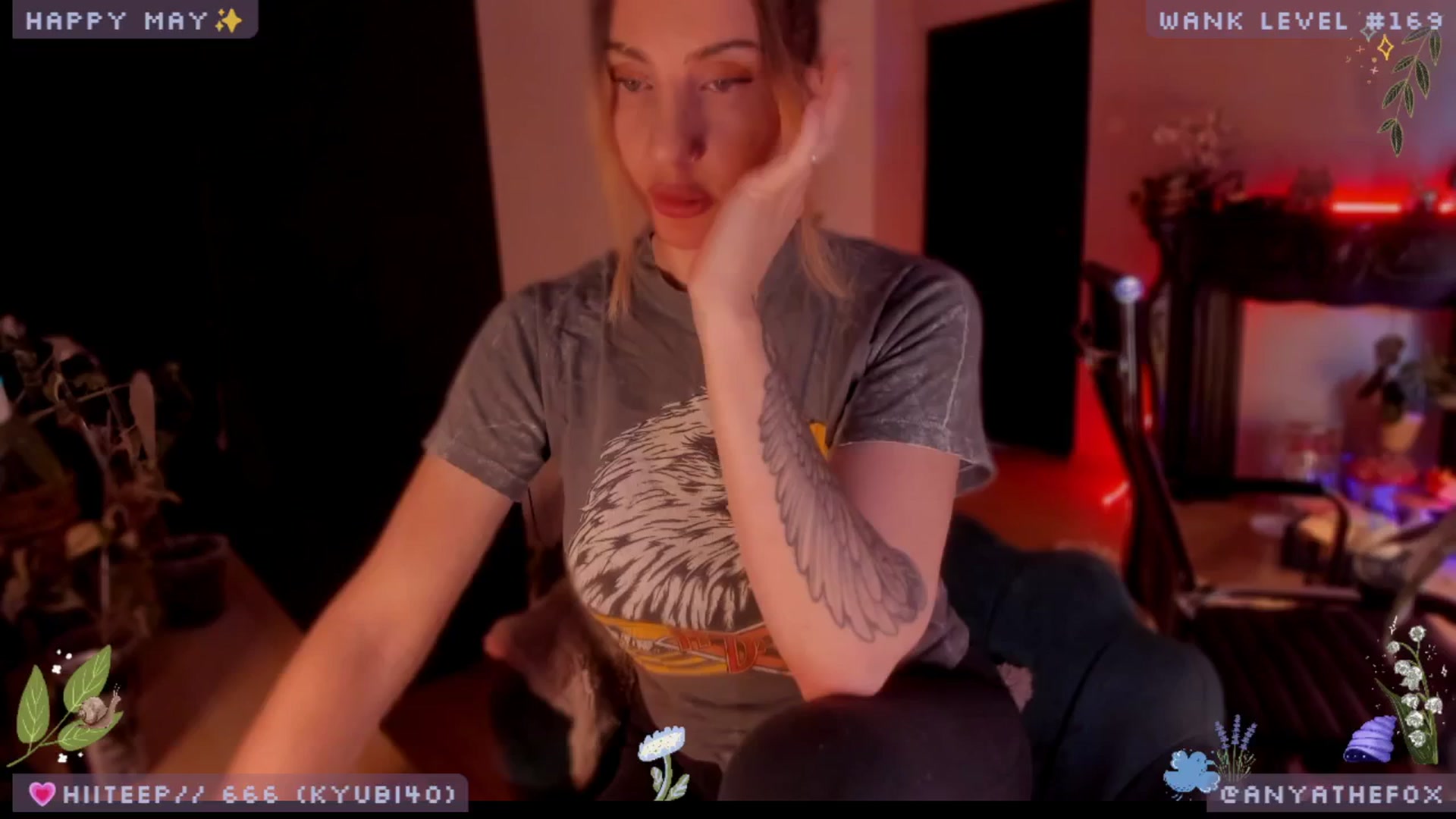 Gallery image thumbnail from LoveDove's myfreecams stream on, 05/03/2025, 09:56 image 15 of 20