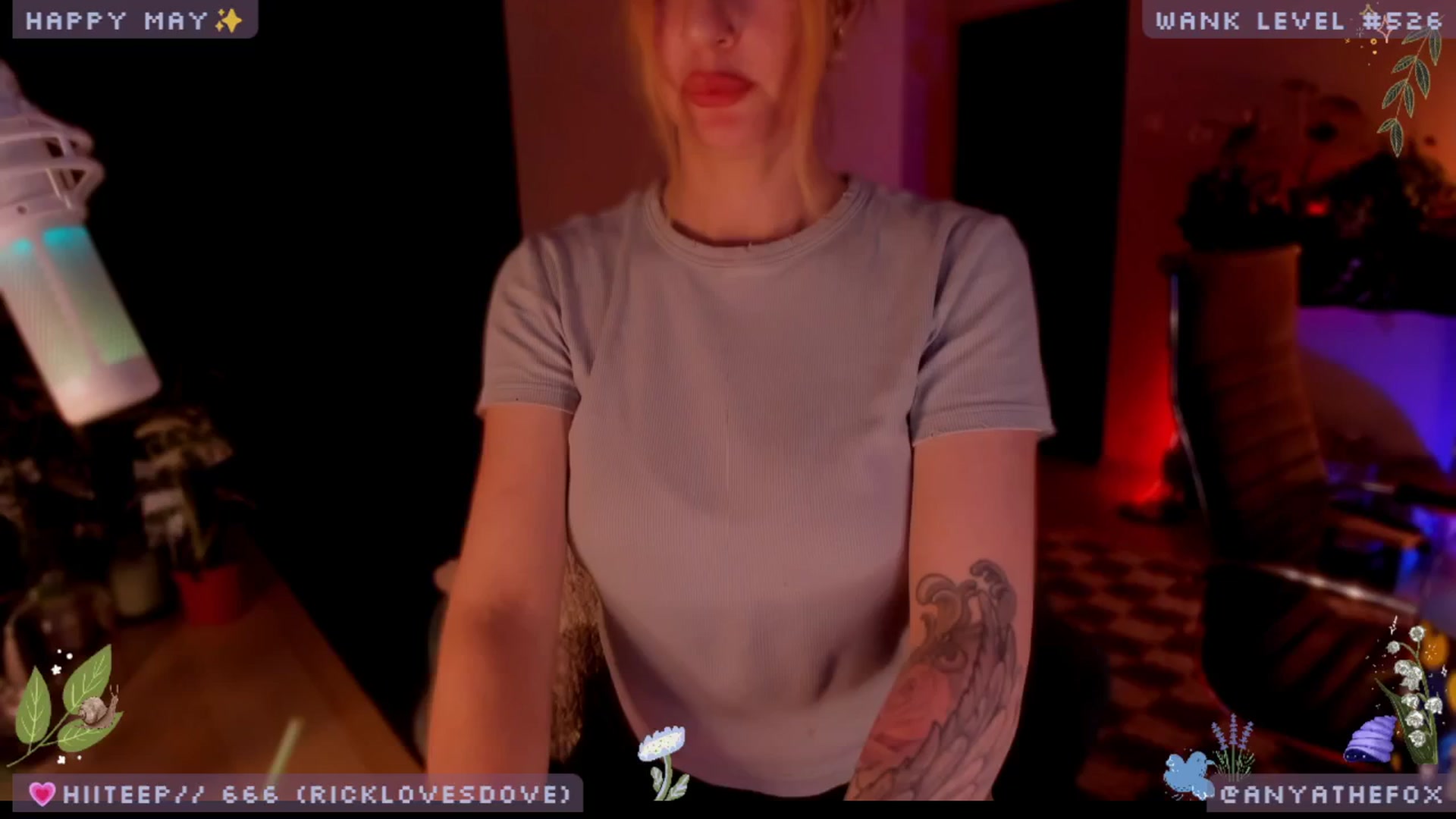 Gallery image thumbnail from LoveDove's myfreecams stream on, 05/18/2025, 10:27 image 8 of 20