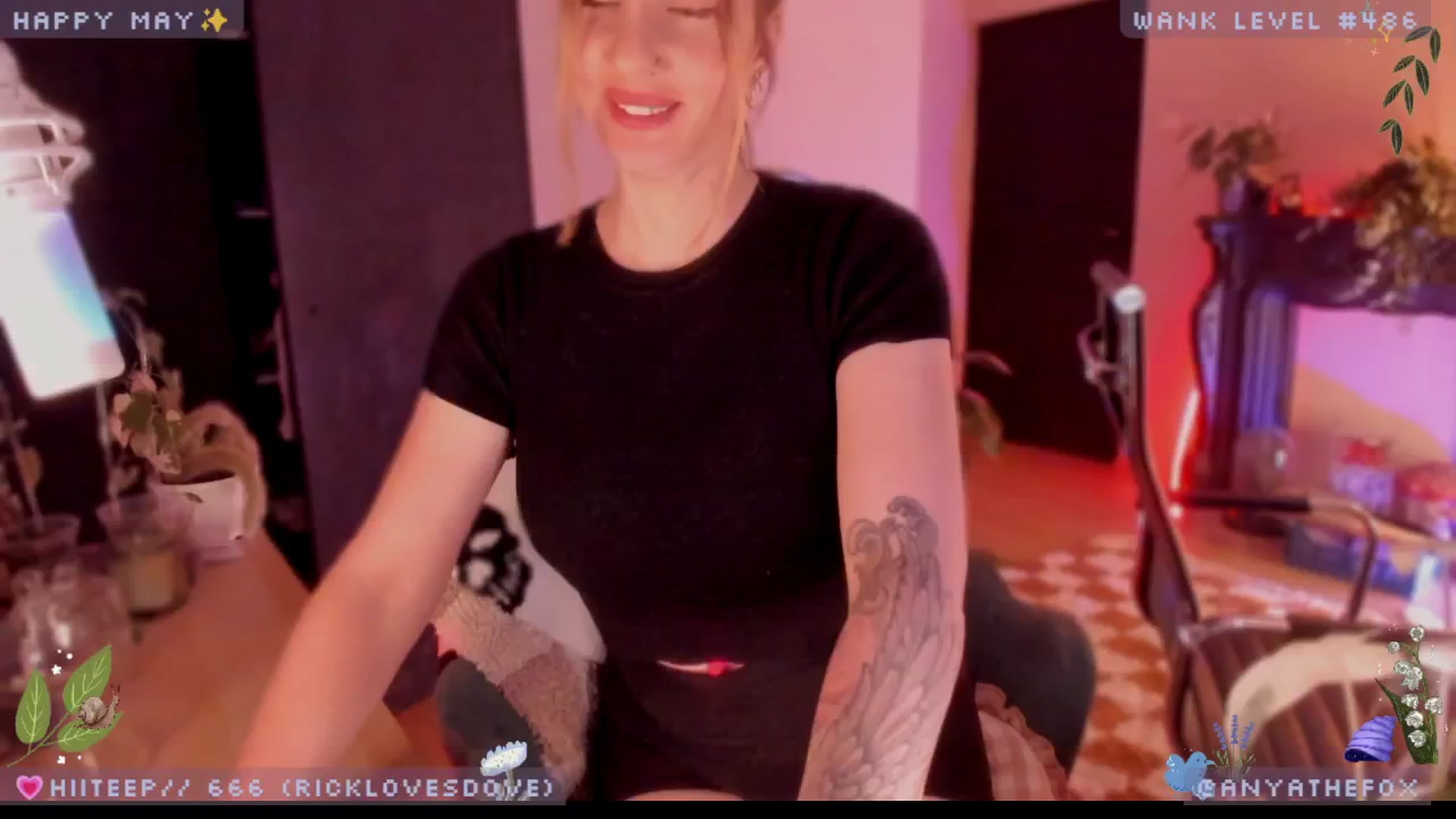 Gallery image thumbnail from LoveDove's myfreecams stream on, 05/25/2025, 08:09 image 6 of 20