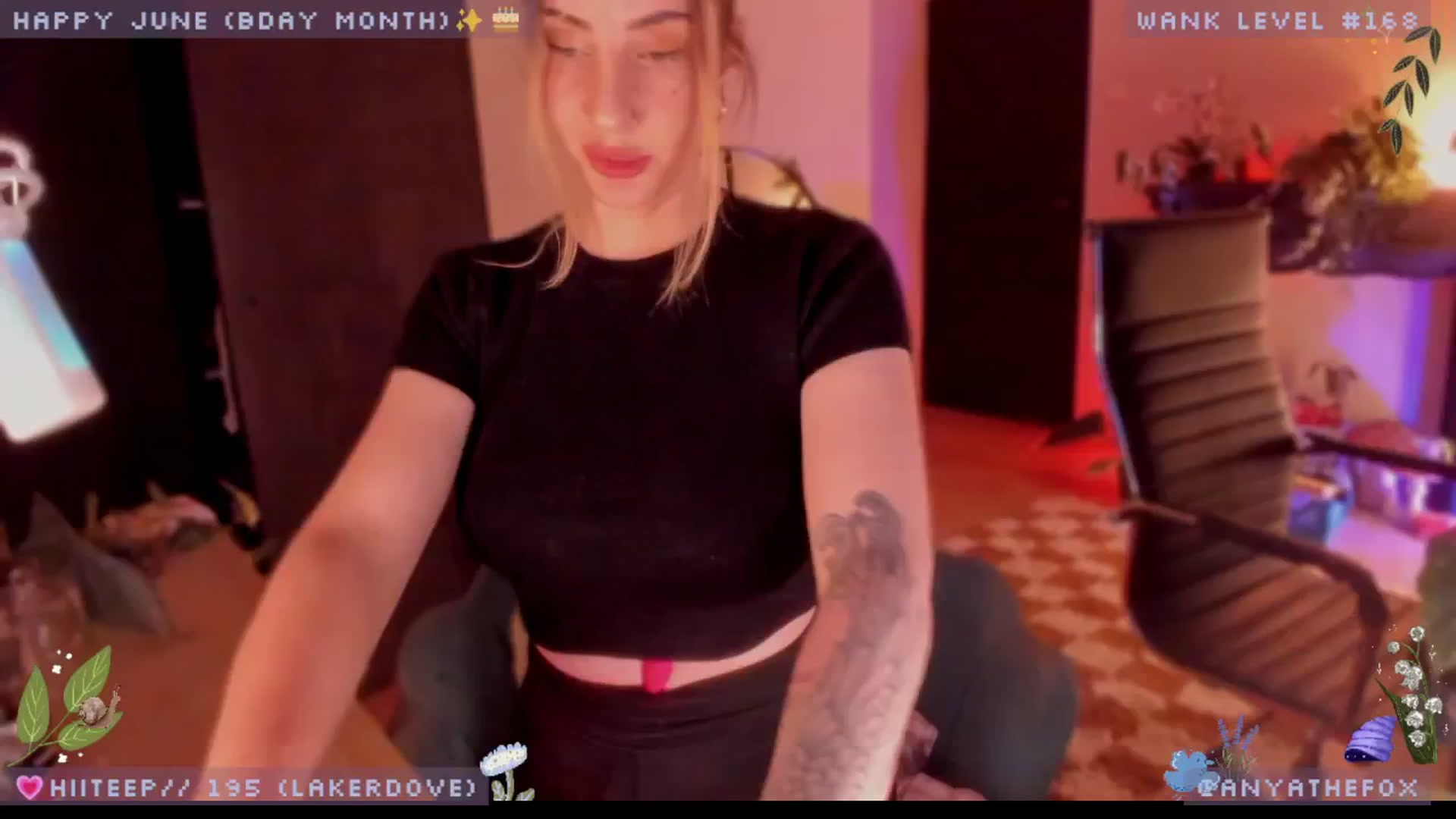 Gallery image thumbnail from LoveDove's myfreecams stream on, 06/01/2025, 09:32 image 5 of 20