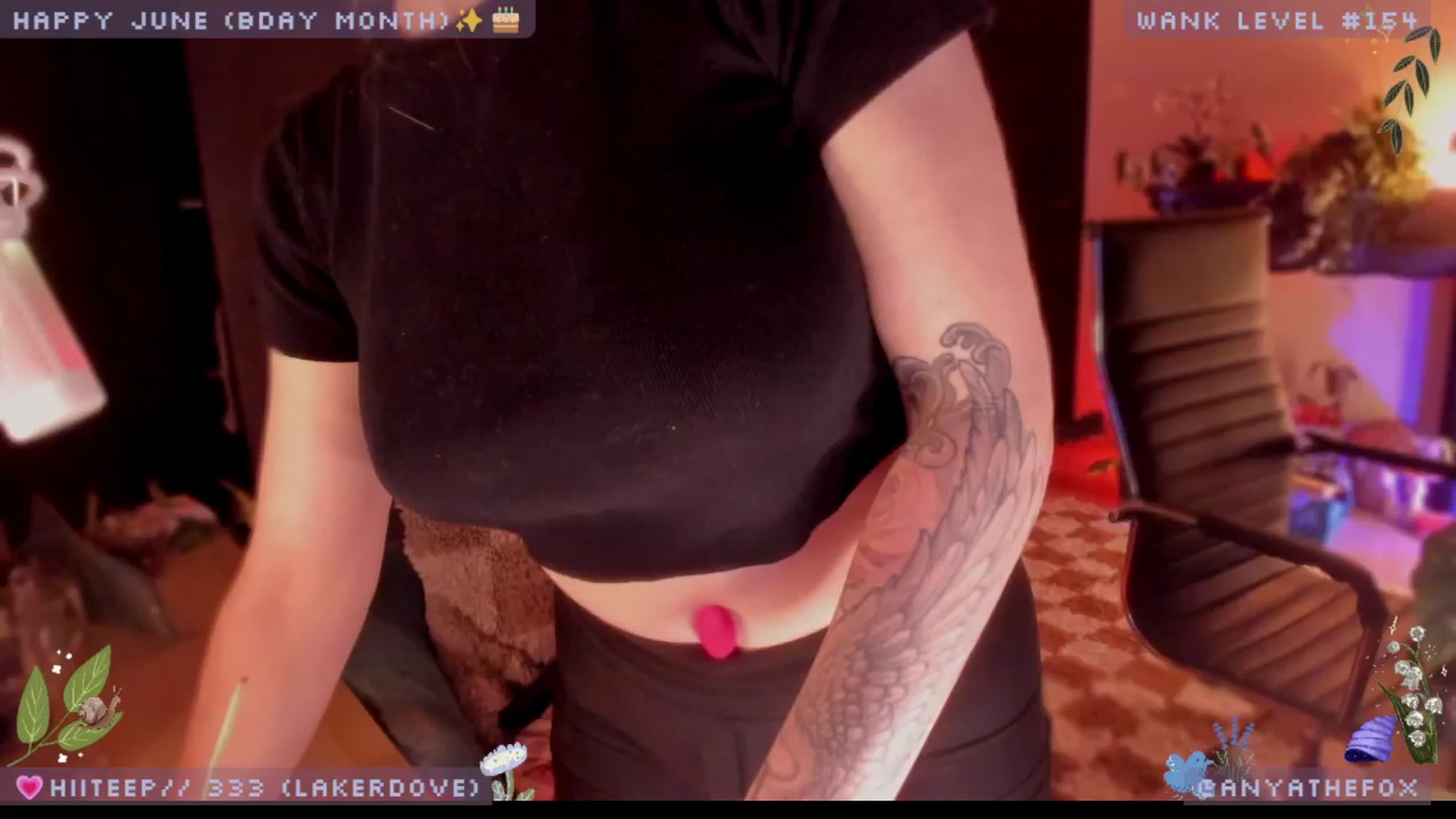 Gallery image thumbnail from LoveDove's myfreecams stream on, 06/01/2025, 09:32 image 19 of 20