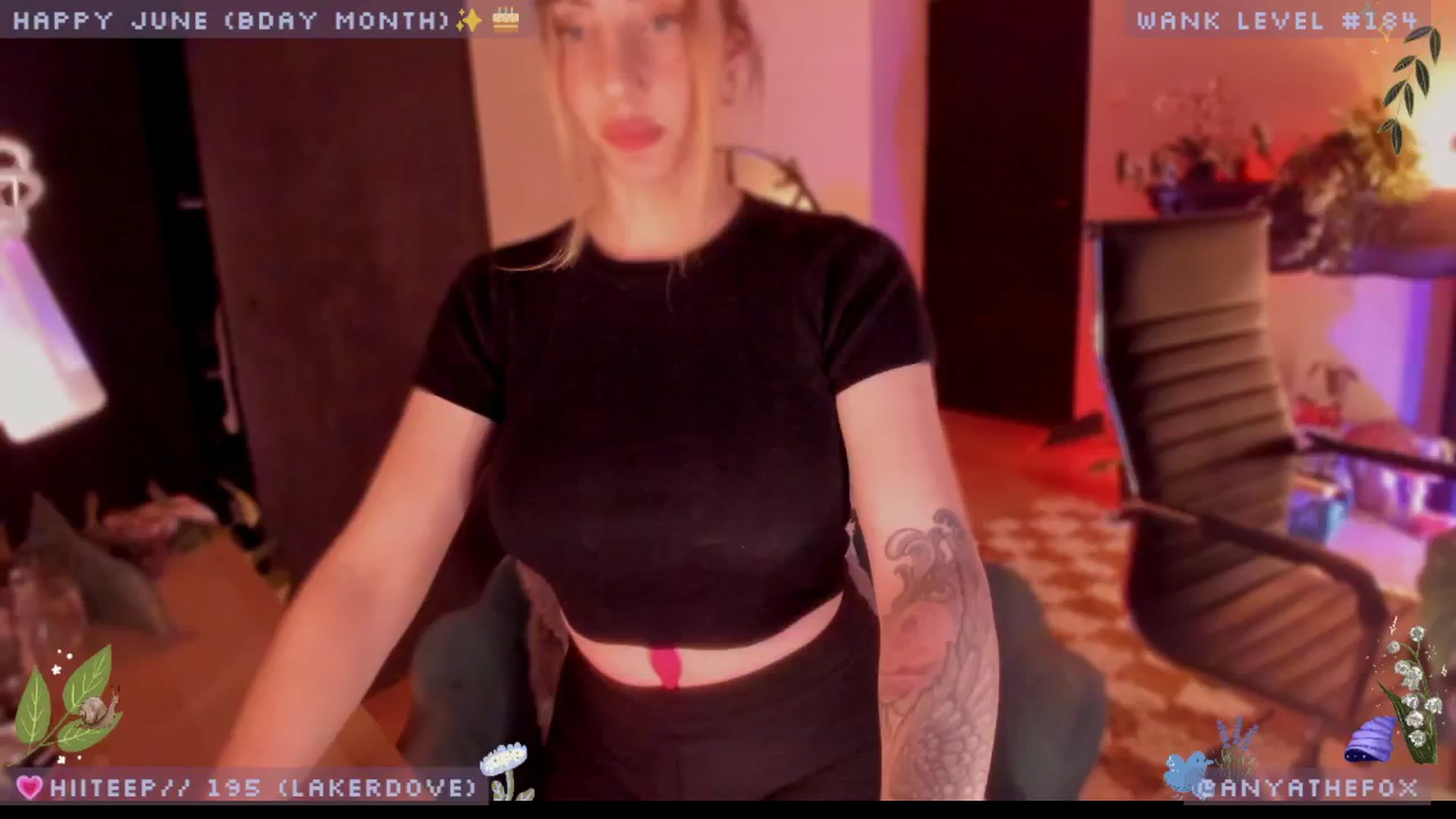 Gallery image thumbnail from LoveDove's myfreecams stream on, 06/01/2025, 09:32 image 7 of 20