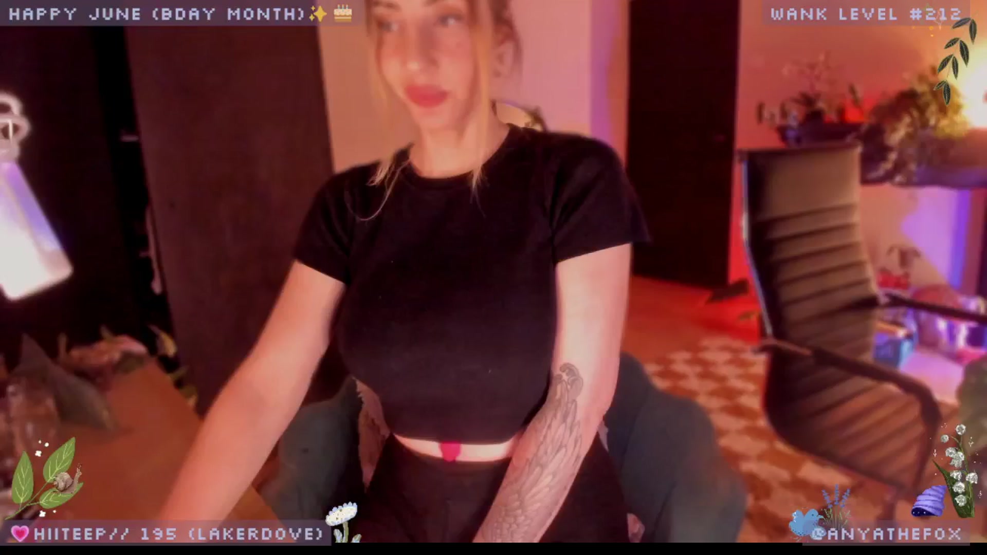 Gallery image thumbnail from LoveDove's myfreecams stream on, 06/01/2025, 09:32 image 12 of 20