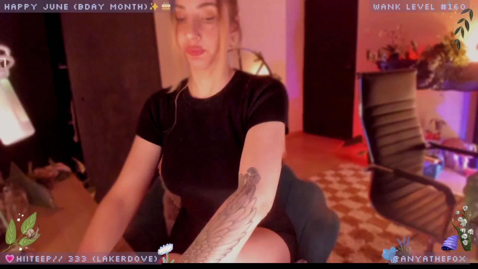 Gallery image thumbnail from LoveDove's myfreecams stream on, 06/01/2025, 09:32 image 14 of 20