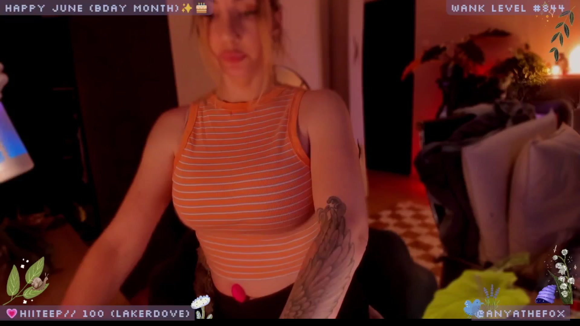 Gallery image thumbnail from LoveDove's myfreecams stream on, 06/02/2025, 07:47 image 4 of 20
