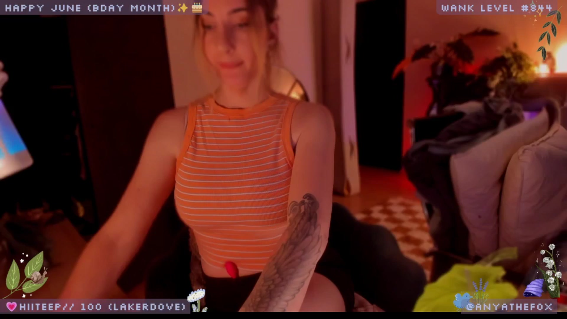 Gallery image thumbnail from LoveDove's myfreecams stream on, 06/02/2025, 07:47 image 7 of 20