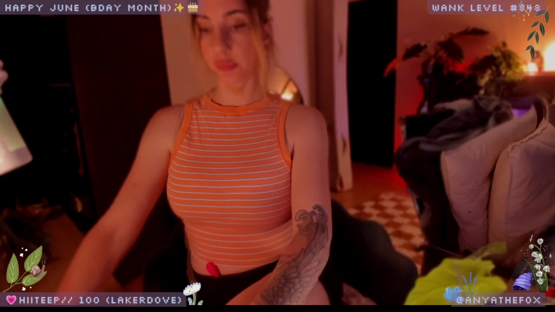 Gallery image thumbnail from LoveDove's myfreecams stream on, 06/02/2025, 07:47 image 15 of 20