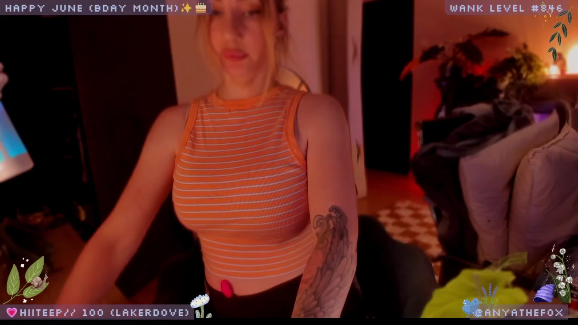 Gallery image thumbnail from LoveDove's myfreecams stream on, 06/02/2025, 07:47 image 16 of 20