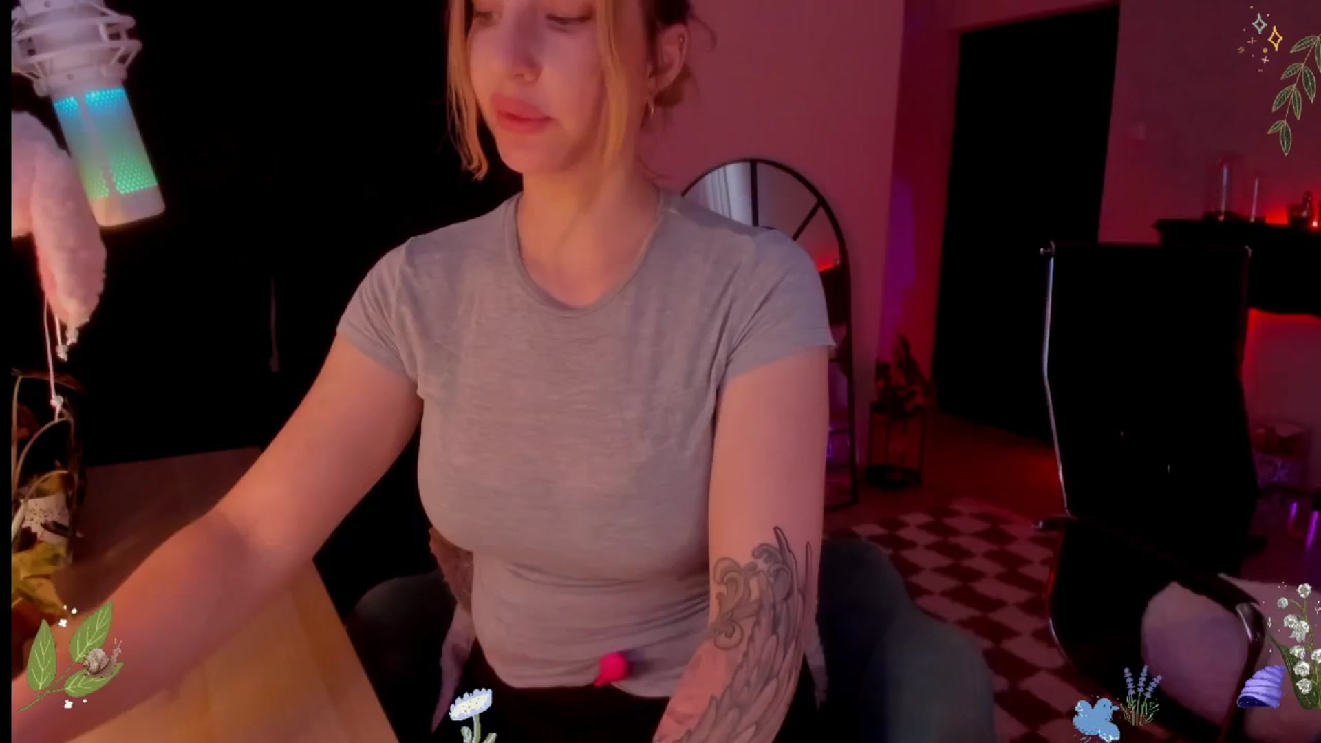 Gallery image thumbnail from LoveDove's myfreecams stream on, 08/21/2025, 08:46 image 11 of 20