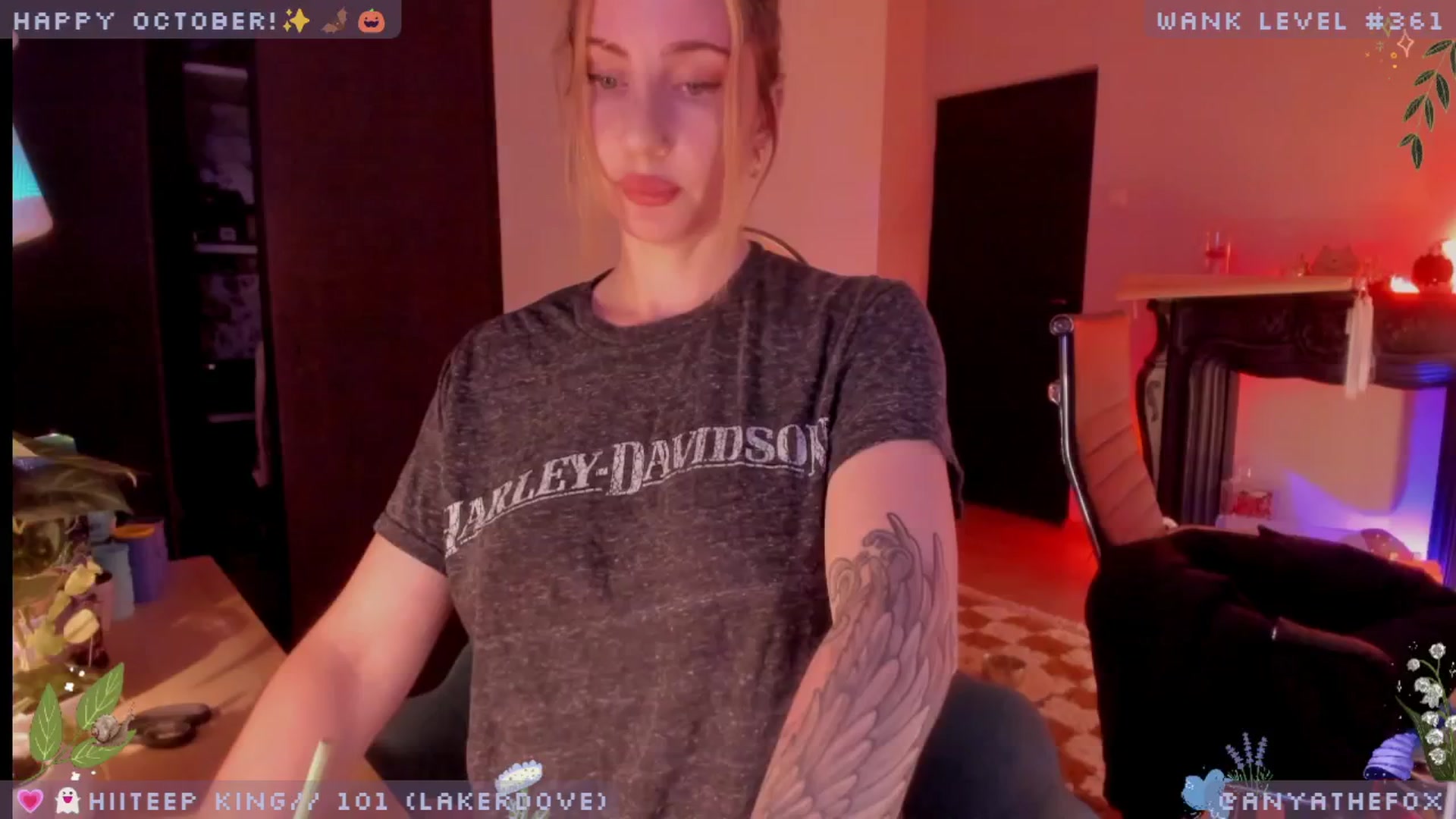 Gallery image thumbnail from LoveDove's myfreecams stream on, 10/06/2025, 09:16 image 4 of 20