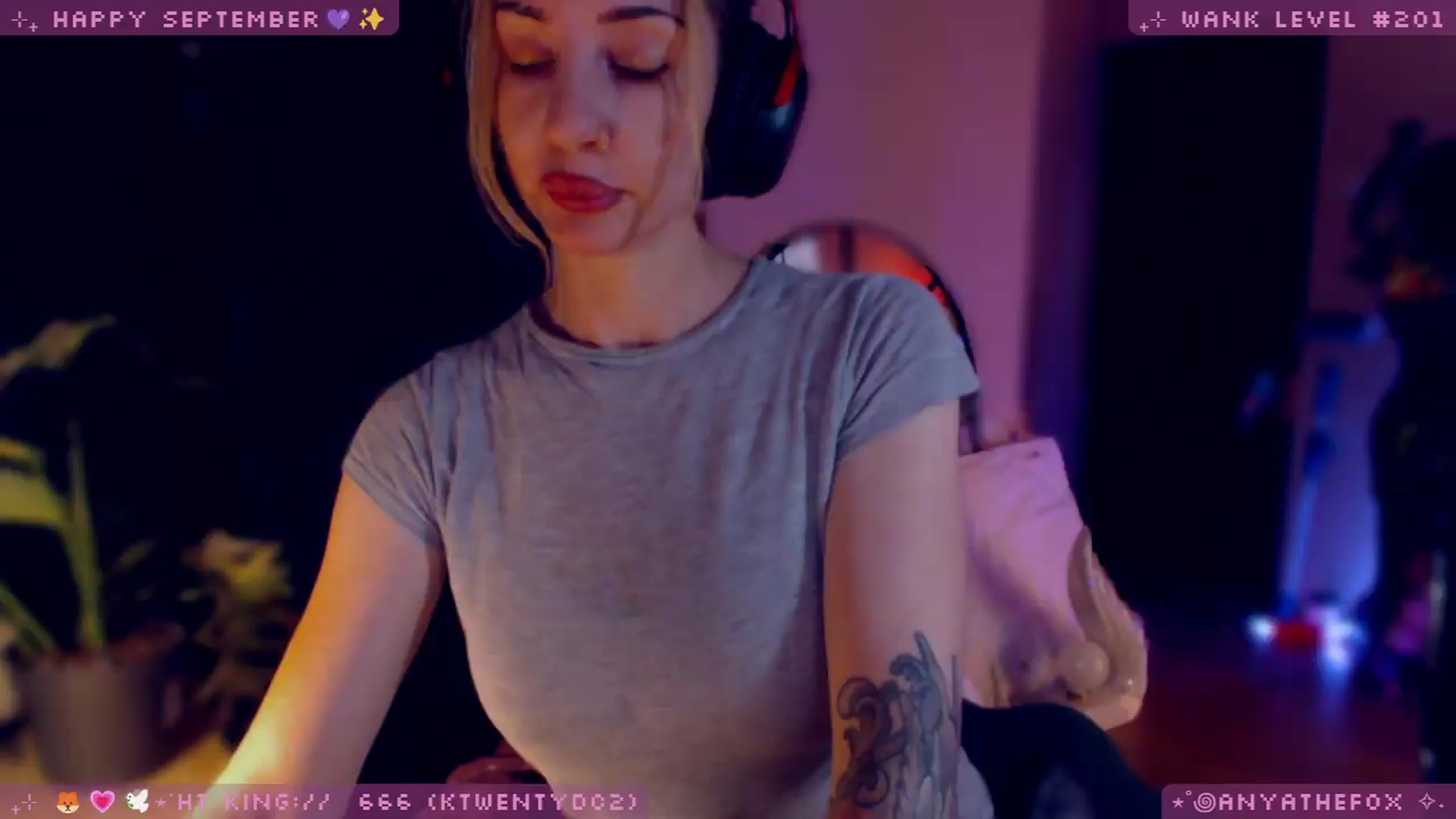 Gallery image thumbnail from LoveDove's myfreecams stream on, 09/19/2026, 07:50 image 19 of 20