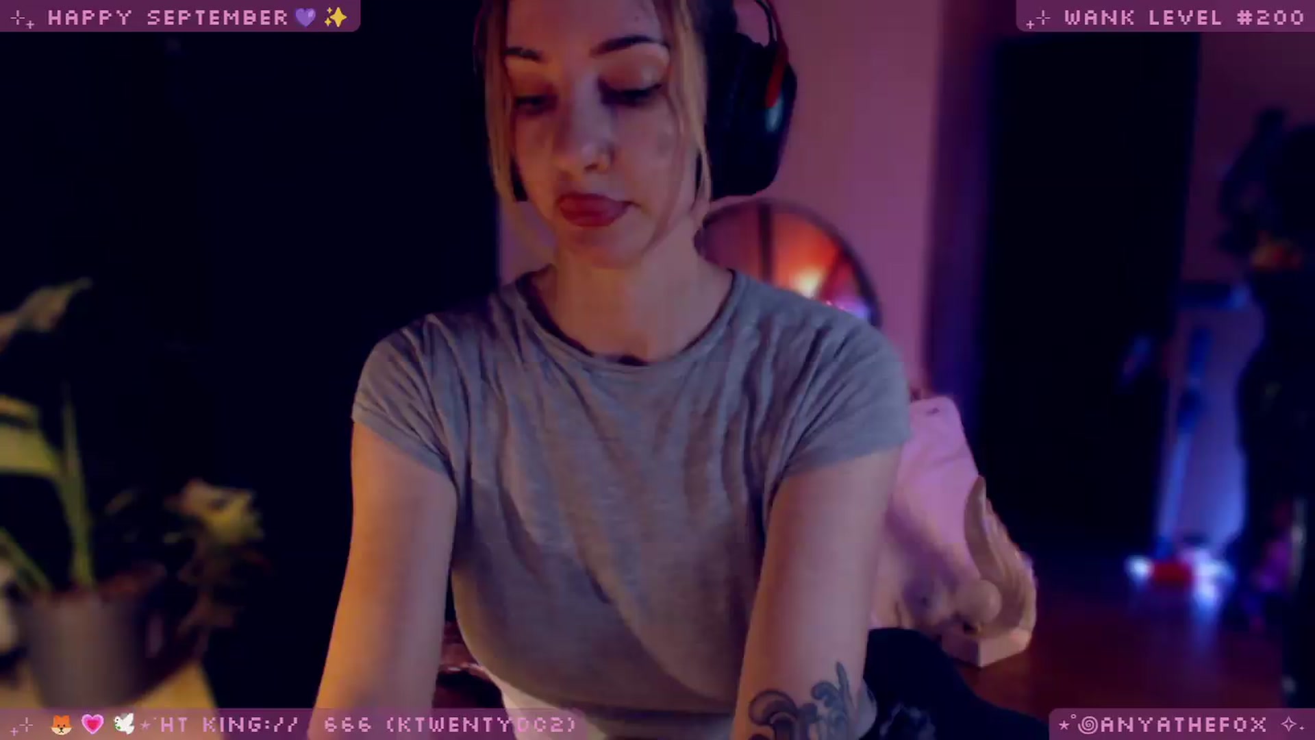 Gallery image thumbnail from LoveDove's myfreecams stream on, 09/19/2026, 07:50 image 9 of 20