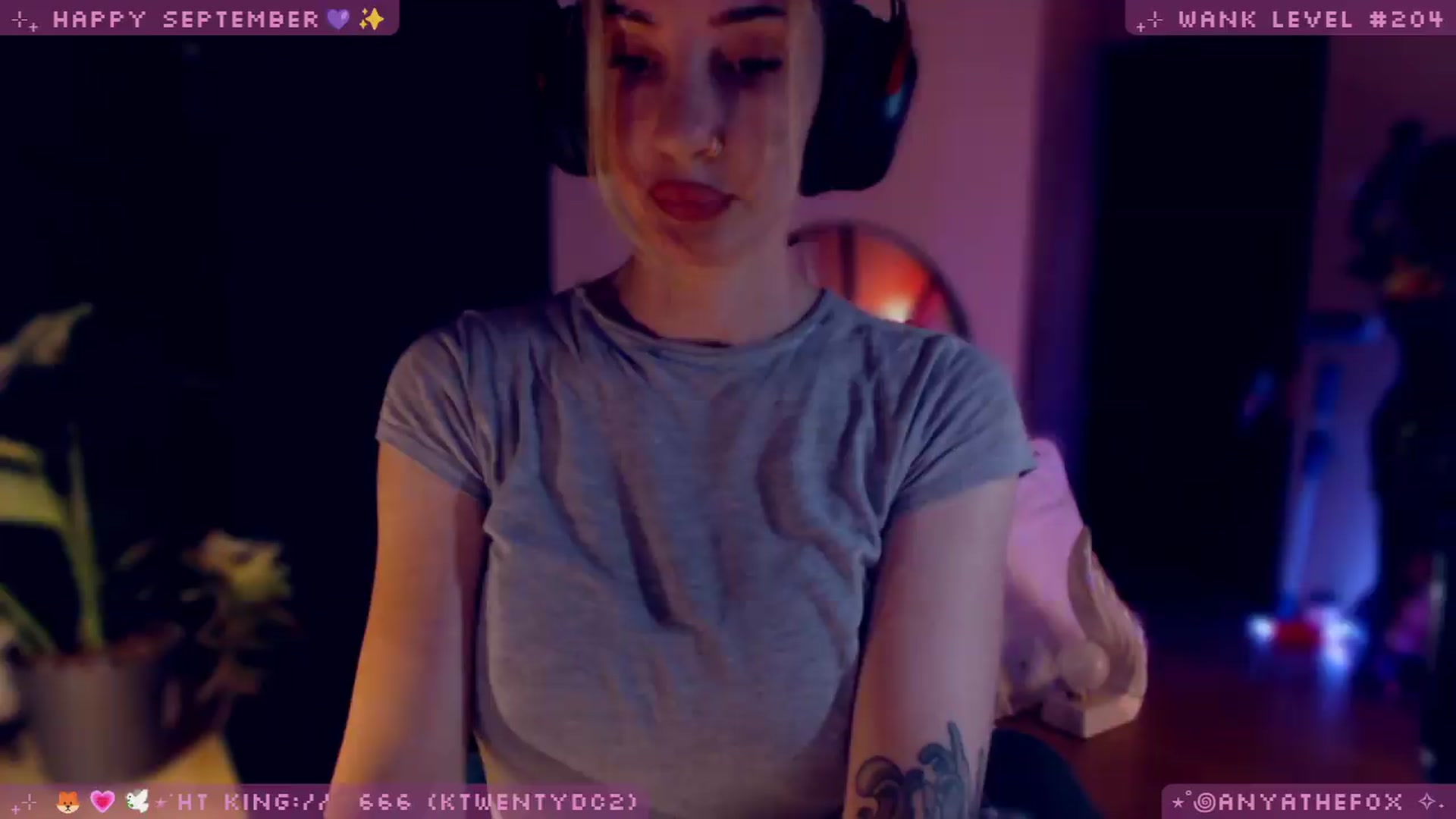 Gallery image thumbnail from LoveDove's myfreecams stream on, 09/19/2026, 07:50 image 2 of 20
