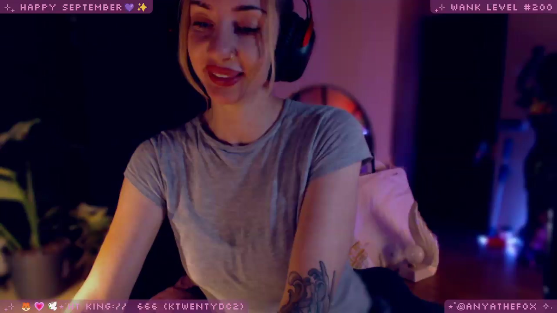 Gallery image thumbnail from LoveDove's myfreecams stream on, 09/19/2026, 07:50 image 12 of 20