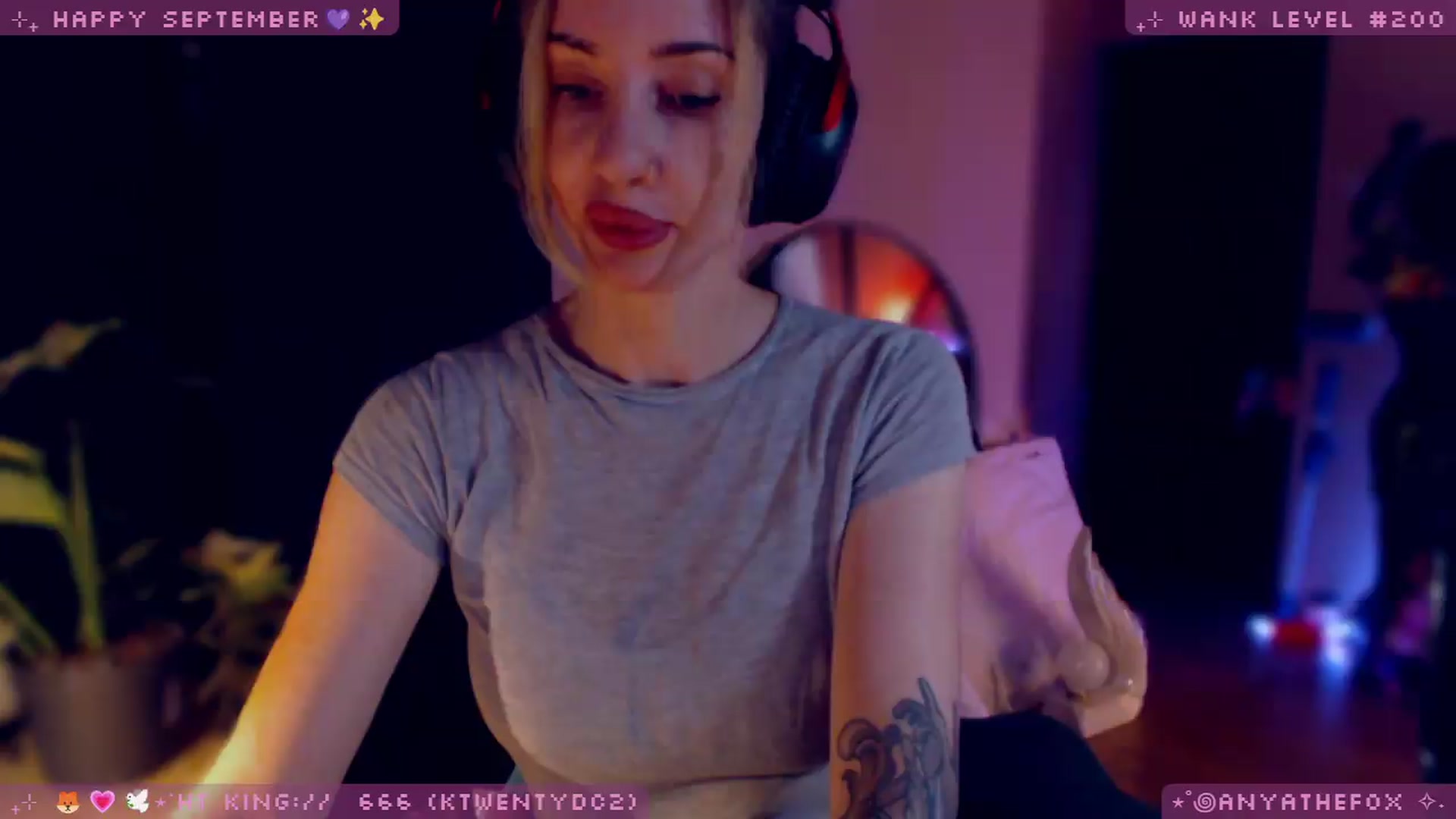 Gallery image thumbnail from LoveDove's myfreecams stream on, 09/19/2026, 08:39 image 6 of 20