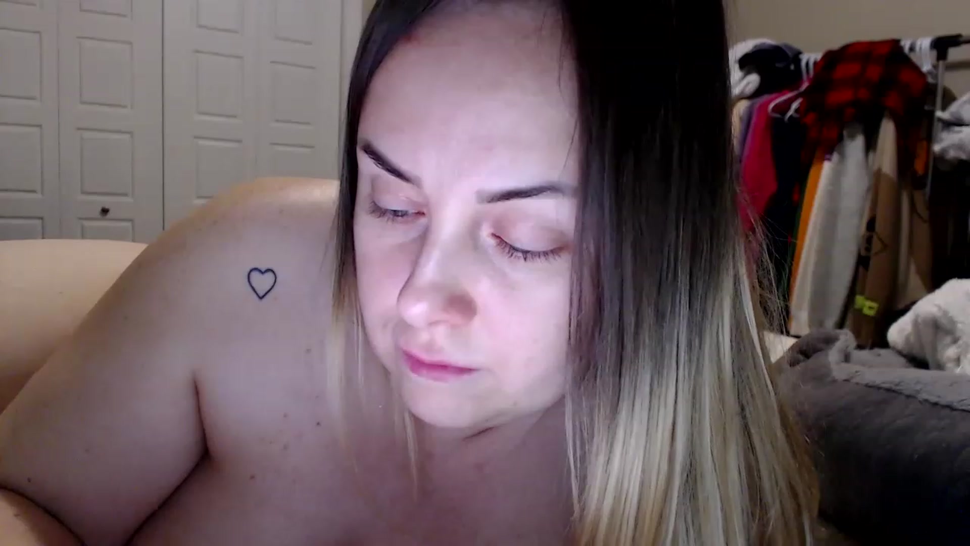 Gallery image thumbnail from LoveHayley's myfreecams stream on, 01/17/2023, 24:44 image 12 of 20