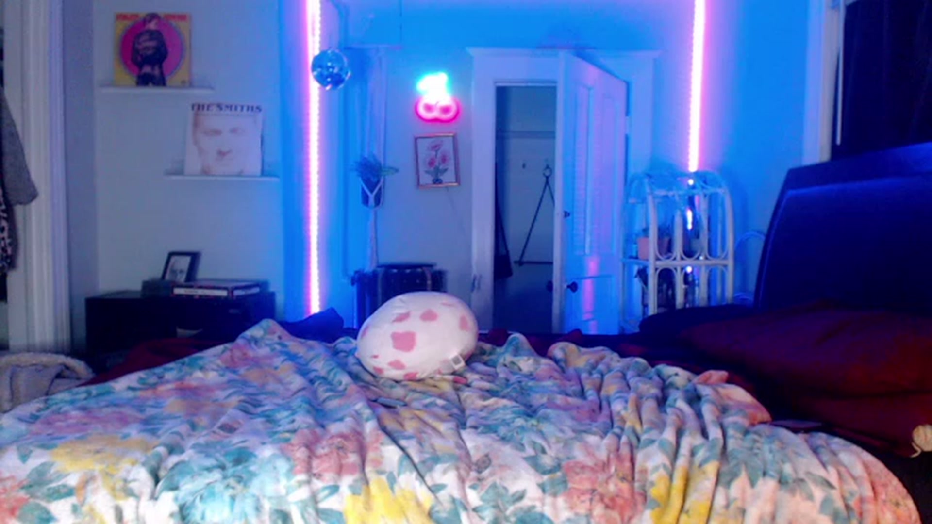 Gallery image thumbnail from LoveKylie's myfreecams stream on, 11/24/2022, 05:04 image 15 of 20