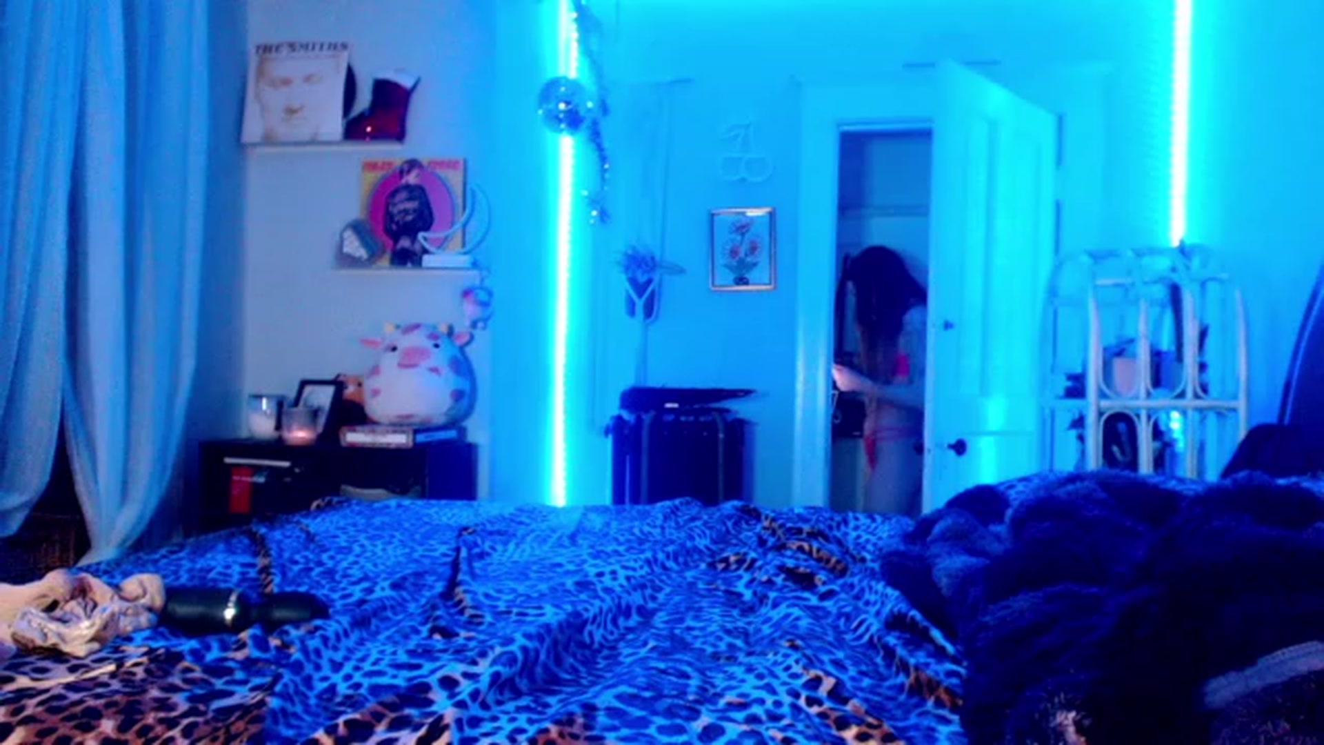 Gallery image thumbnail from LoveKylie's myfreecams stream on, 12/27/2022, 06:15 image 2 of 20