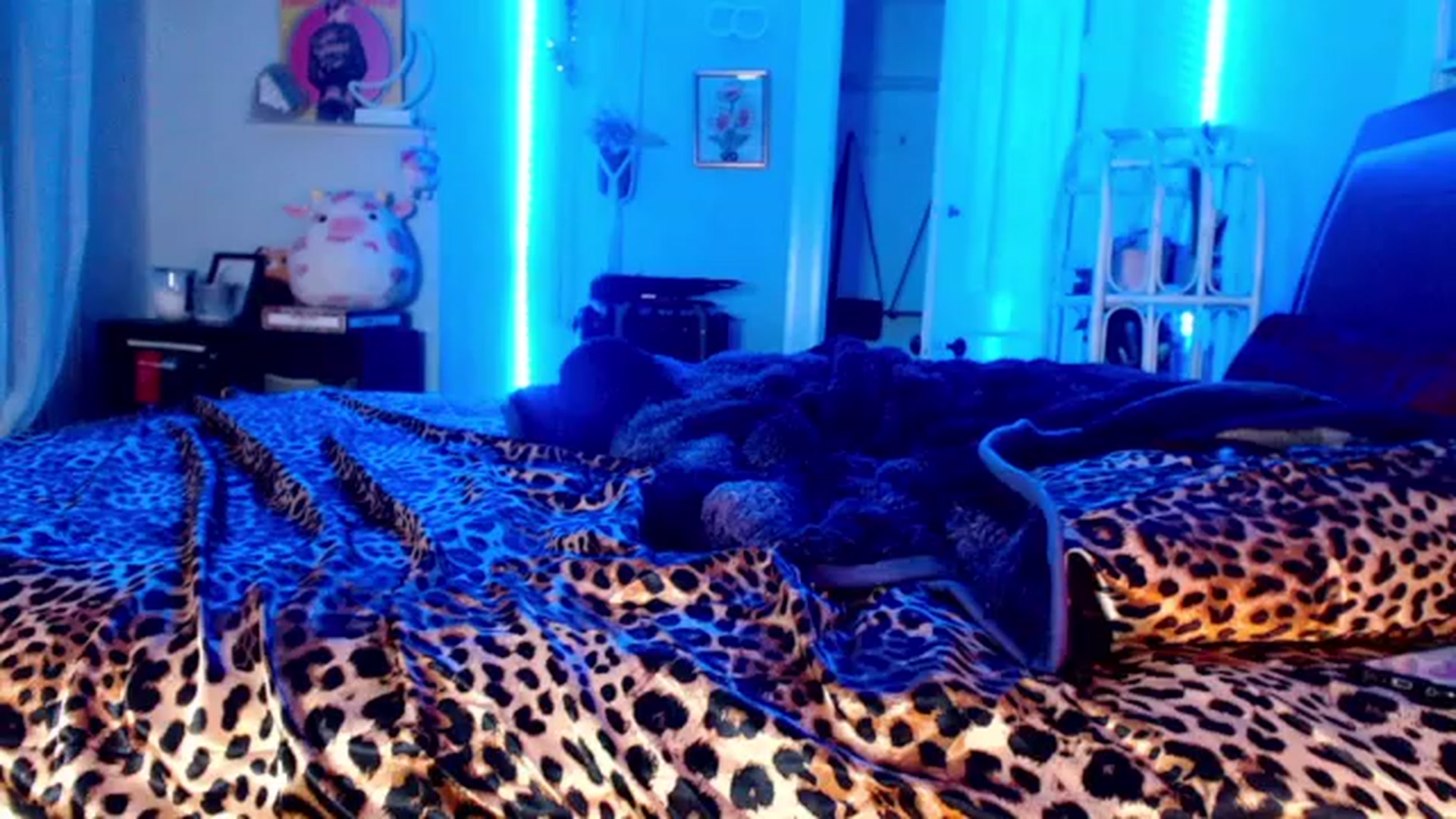 Gallery image thumbnail from LoveKylie's myfreecams stream on, 12/27/2022, 07:45 image 1 of 20