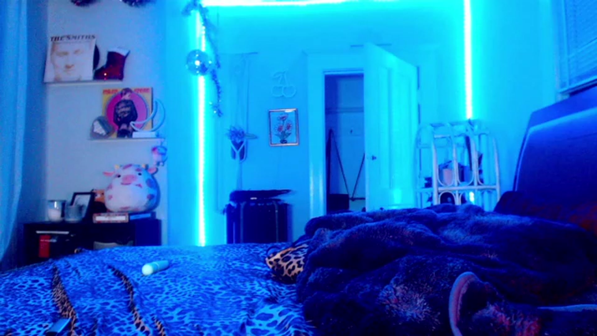 Gallery image thumbnail from LoveKylie's myfreecams stream on, 12/27/2022, 07:45 image 17 of 20