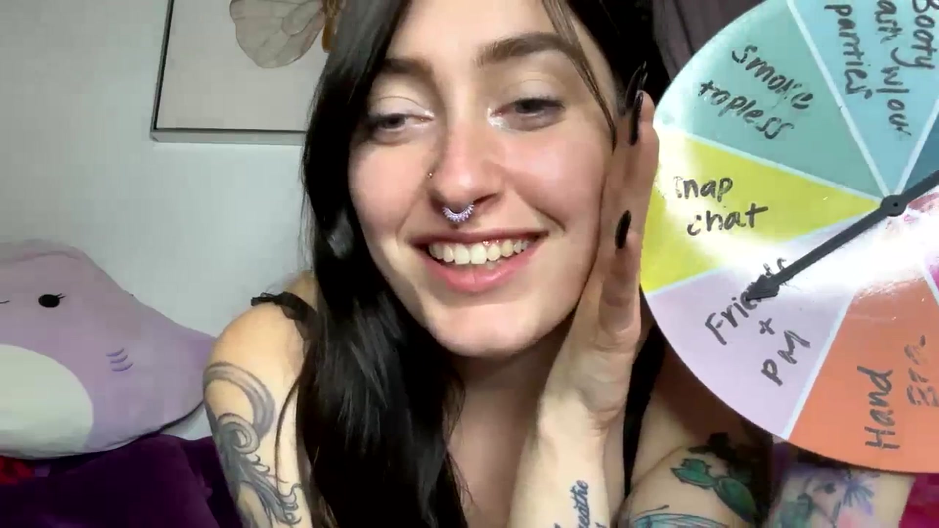 Gallery image thumbnail from LoveLondon's myfreecams stream on, 03/01/2024, 10:27 image 14 of 20