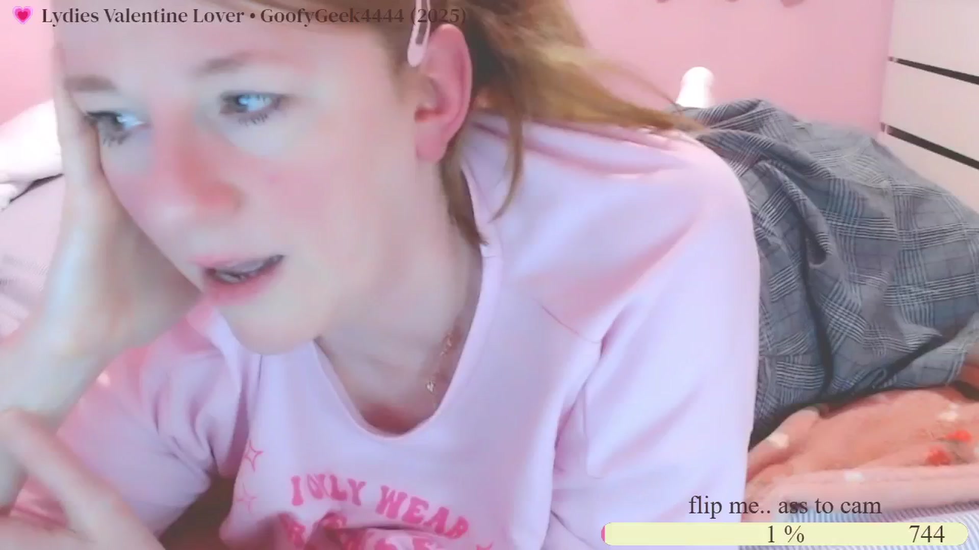 Gallery image thumbnail from LoveNote's myfreecams stream on, 02/07/2025, 22:27 image 13 of 20