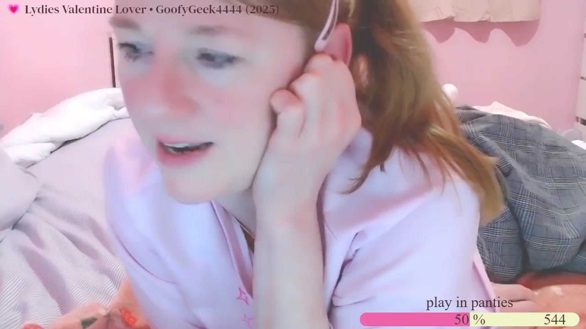 Gallery image thumbnail from LoveNote's myfreecams stream on, 02/07/2025, 22:27 image 7 of 20