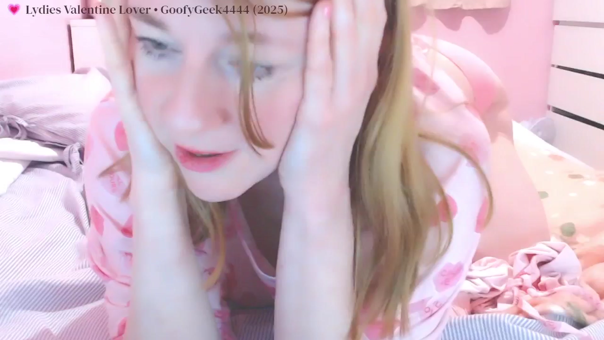 Gallery image thumbnail from LoveNote's myfreecams stream on, 02/15/2025, 24:21 image 18 of 20