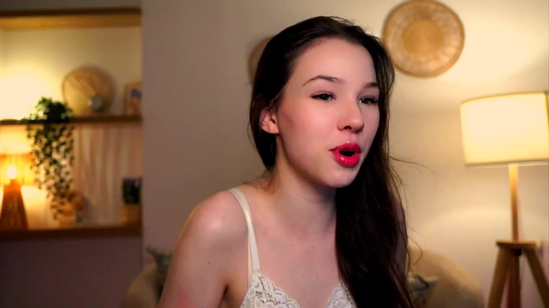 Gallery image thumbnail from LovePilll's myfreecams stream on, 05/16/2025, 17:13 image 13 of 20