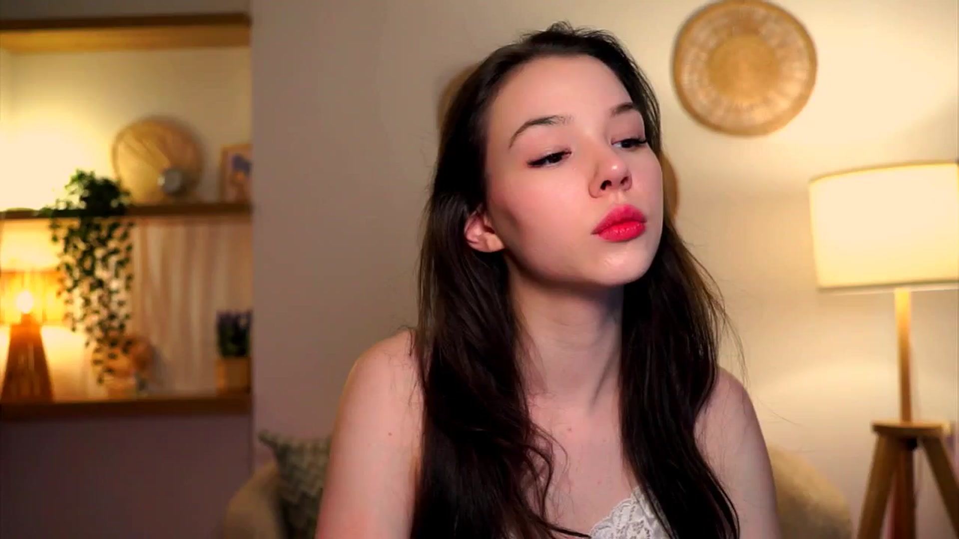 Gallery image thumbnail from LovePilll's myfreecams stream on, 05/16/2025, 17:13 image 2 of 20