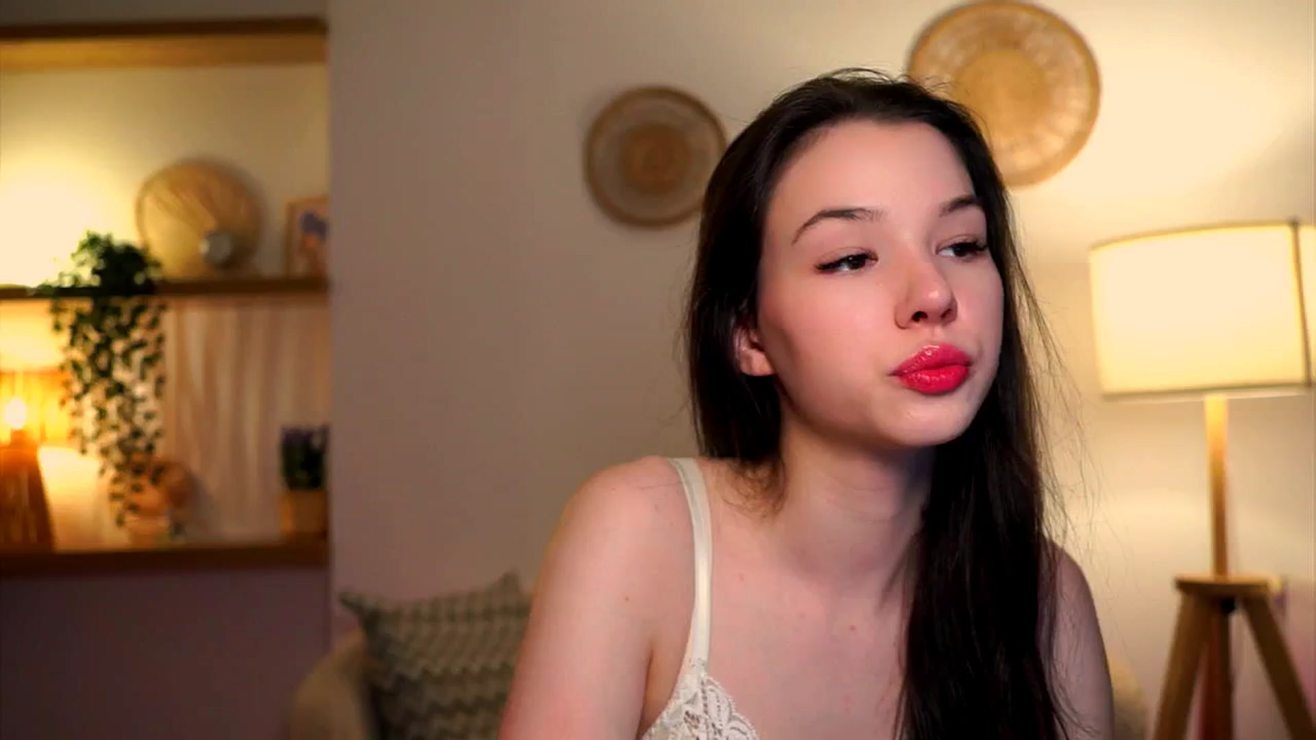 Gallery image thumbnail from LovePilll's myfreecams stream on, 05/16/2025, 17:13 image 15 of 20
