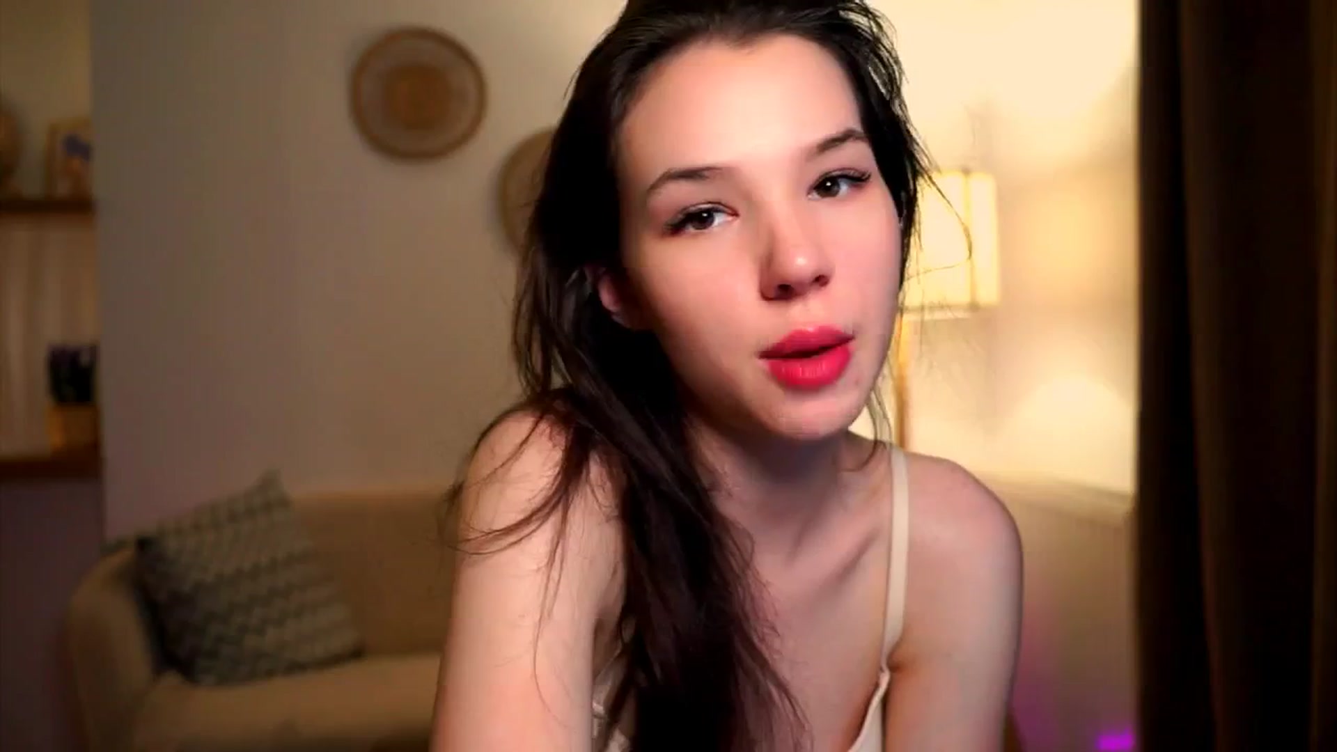 Gallery image thumbnail from LovePilll's myfreecams stream on, 05/16/2025, 20:08 image 18 of 20