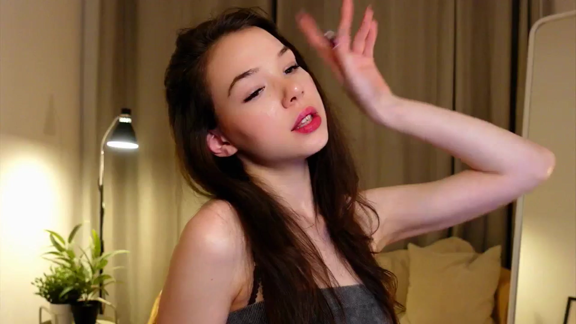Gallery image thumbnail from LovePilll's myfreecams stream on, 05/21/2025, 20:44 image 4 of 20