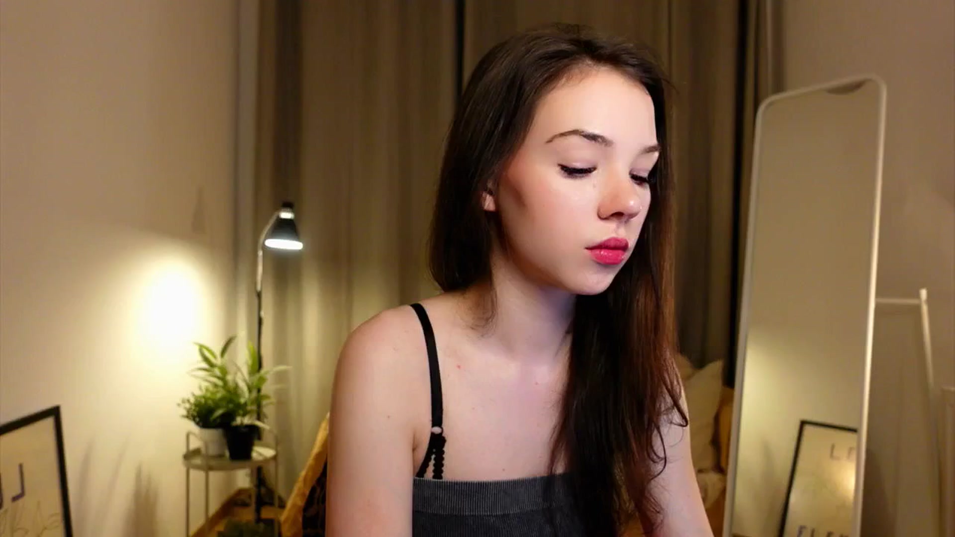 Gallery image thumbnail from LovePilll's myfreecams stream on, 05/21/2025, 20:44 image 1 of 20