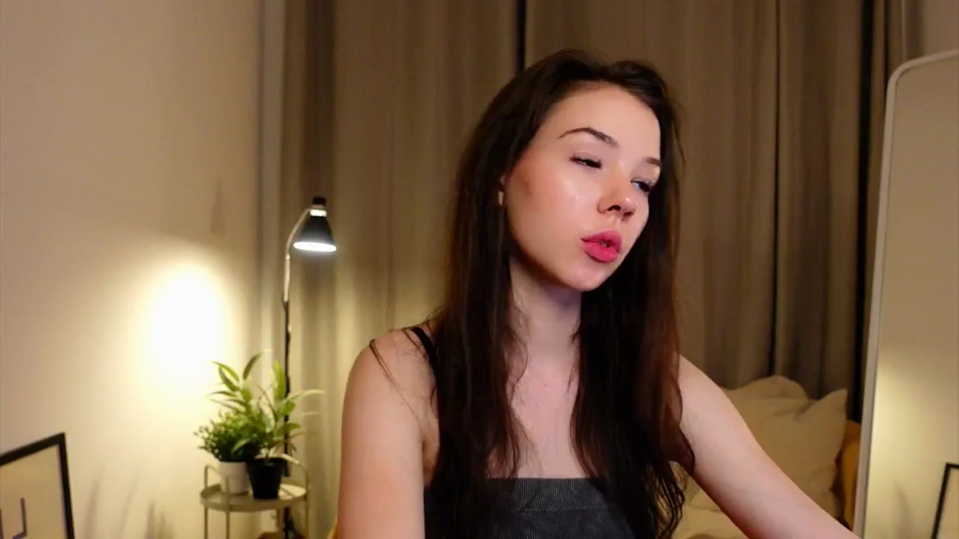 Gallery image thumbnail from LovePilll's myfreecams stream on, 05/21/2025, 20:44 image 12 of 20