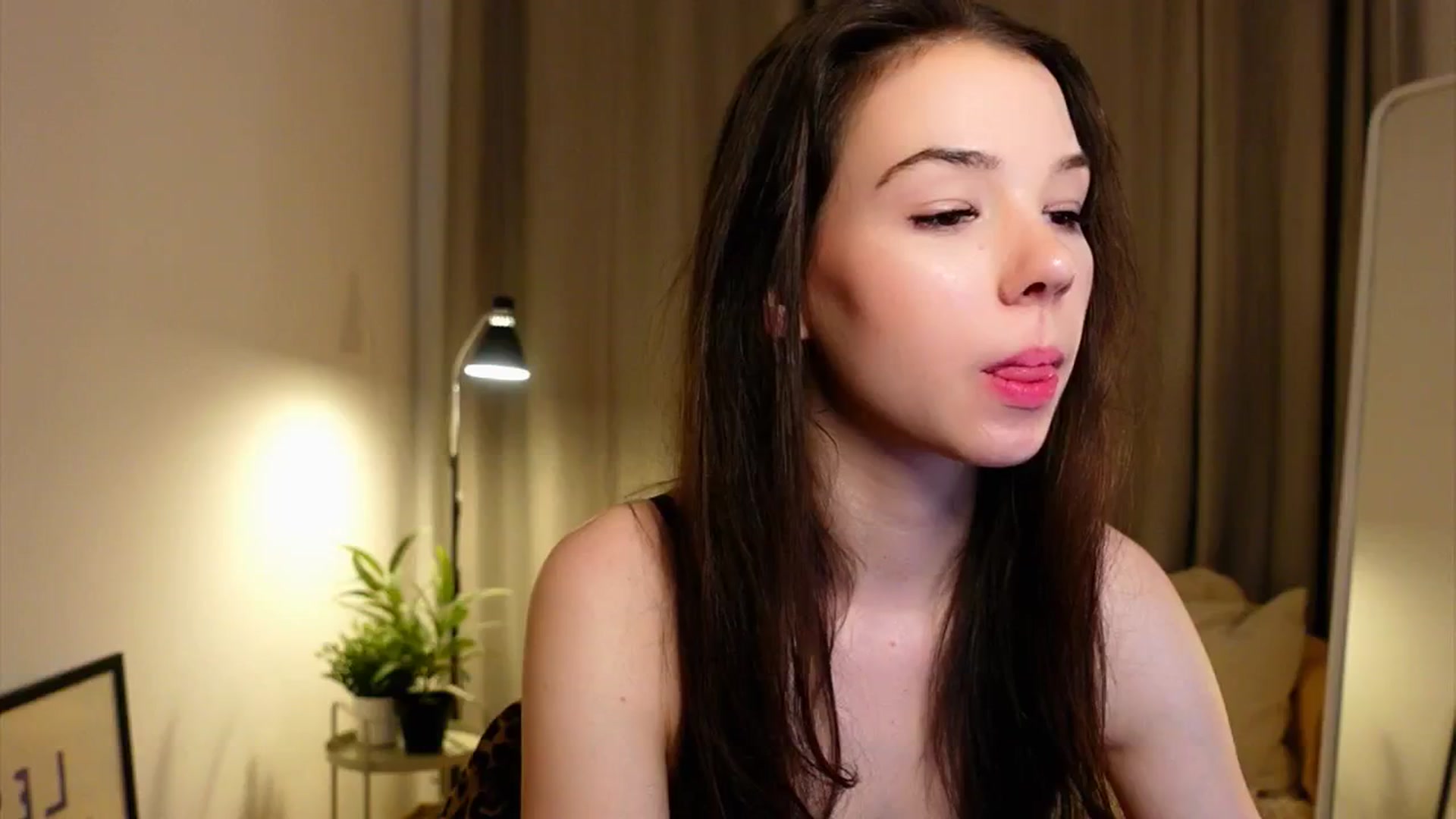 Gallery image thumbnail from LovePilll's myfreecams stream on, 05/21/2025, 20:44 image 14 of 20
