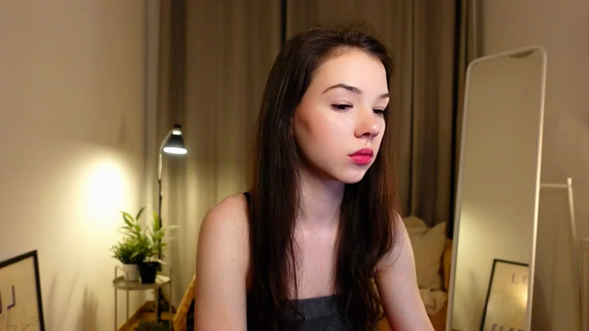 Gallery image thumbnail from LovePilll's myfreecams stream on, 05/21/2025, 20:44 image 2 of 20