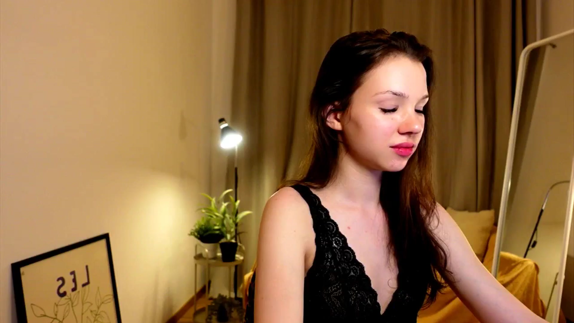 Gallery image thumbnail from LovePilll's myfreecams stream on, 06/18/2025, 19:38 image 20 of 20
