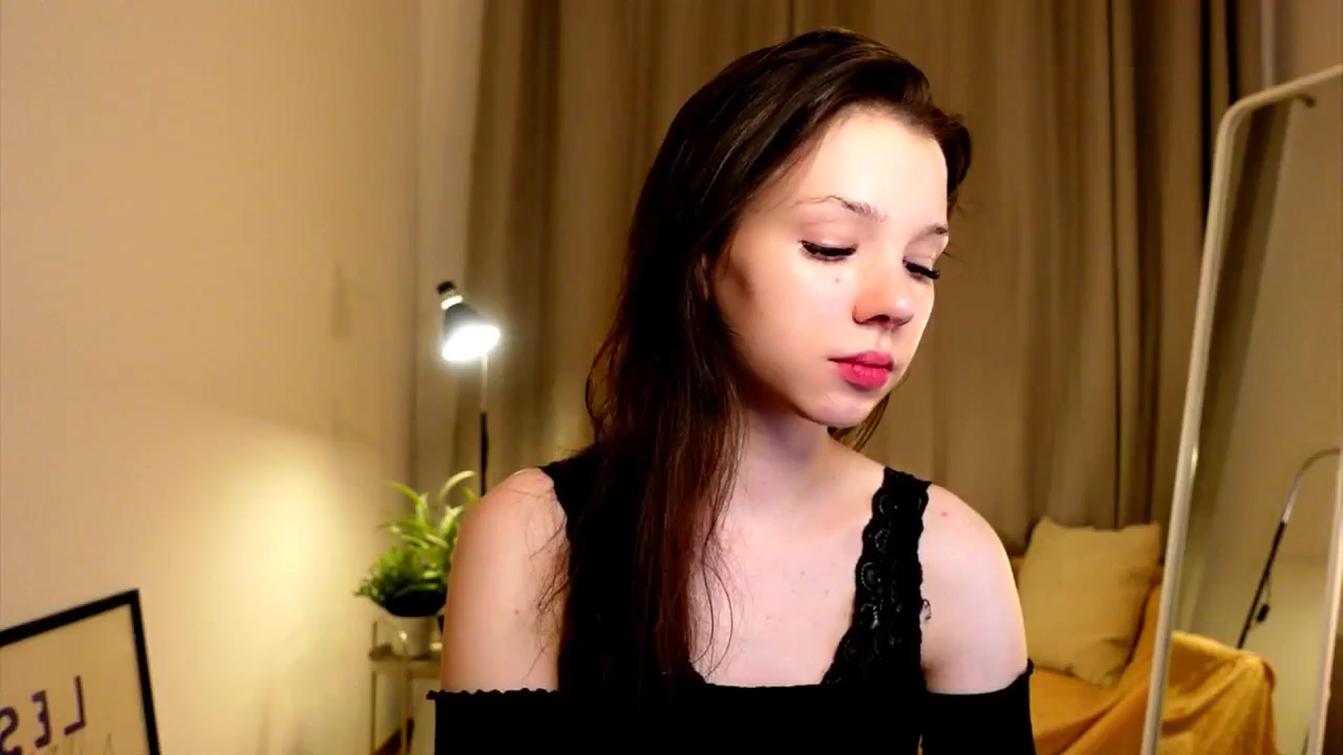 Gallery image thumbnail from LovePilll's myfreecams stream on, 06/18/2025, 19:38 image 1 of 20