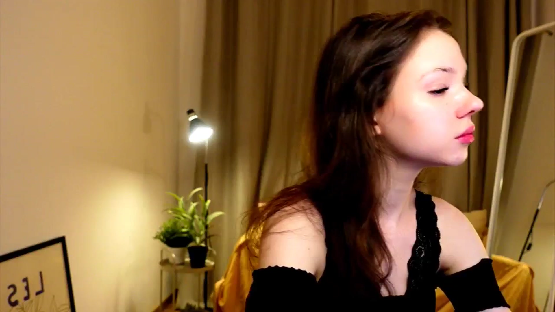 Gallery image thumbnail from LovePilll's myfreecams stream on, 06/18/2025, 19:38 image 8 of 20